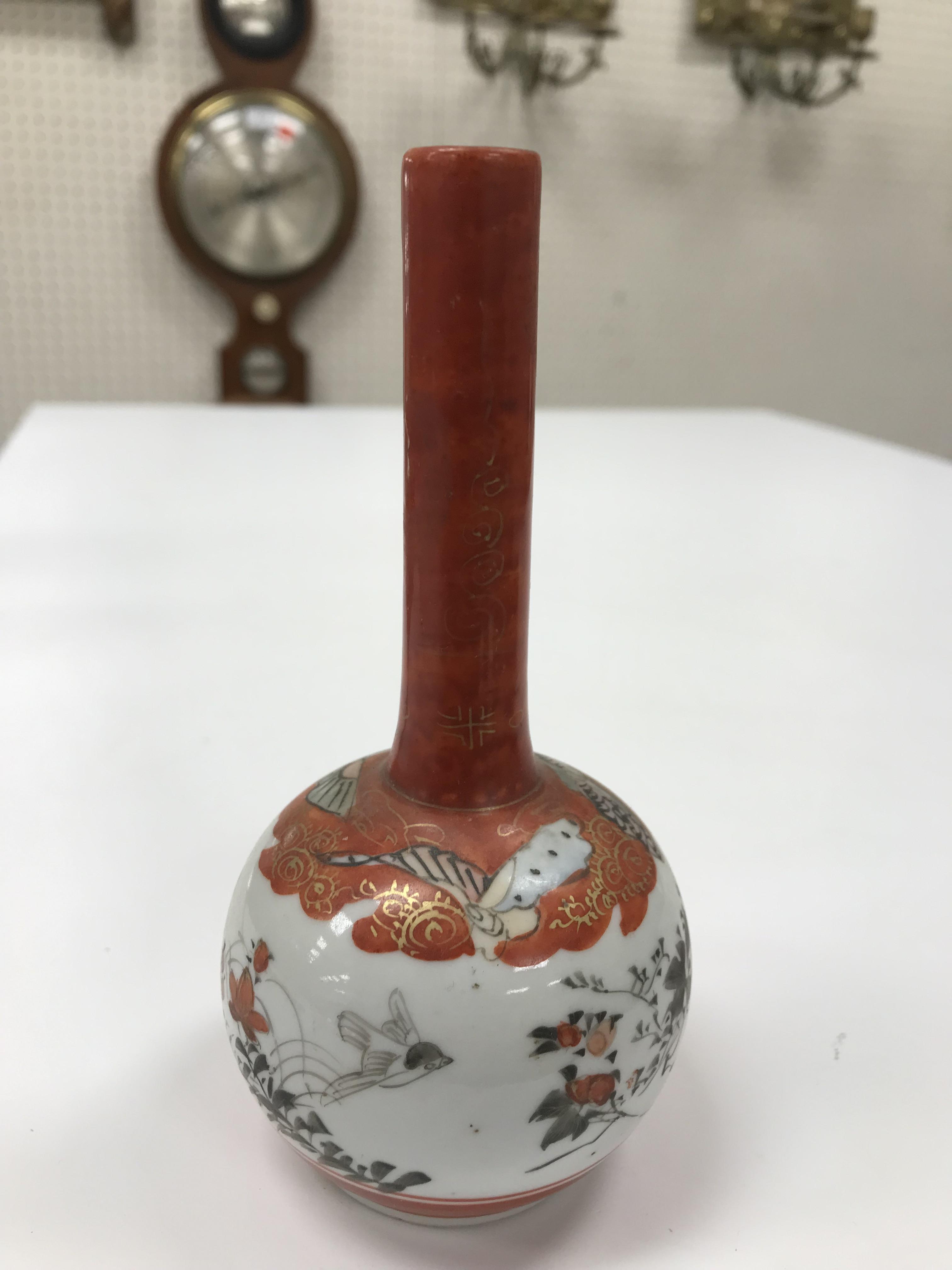 A collection of Japanese Meiji period Kutani ware vases including a moon flask shaped vase with - Image 43 of 152