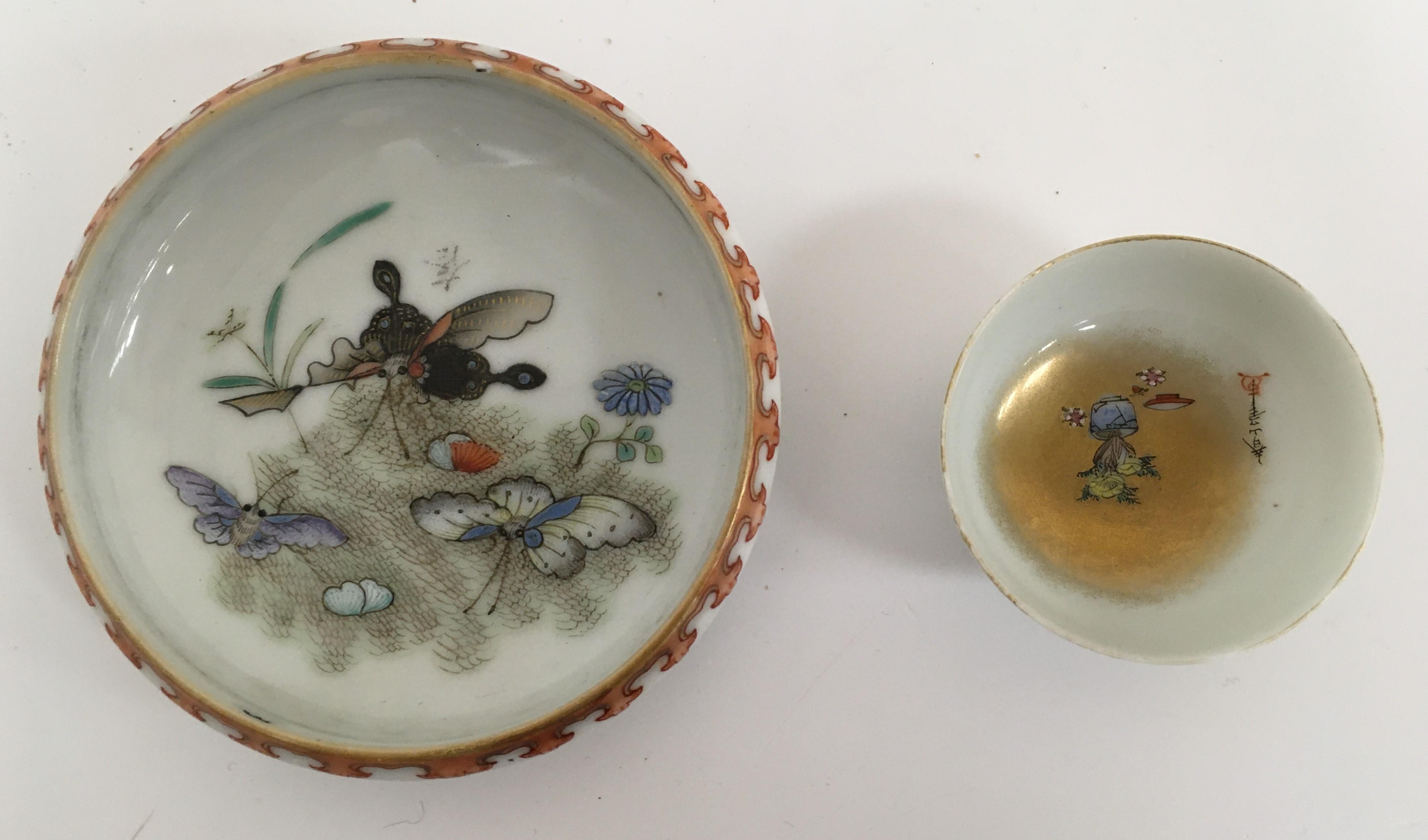 A box of various Chinese and Japanese porcelain and pottery wares including six famille verte - Image 17 of 21