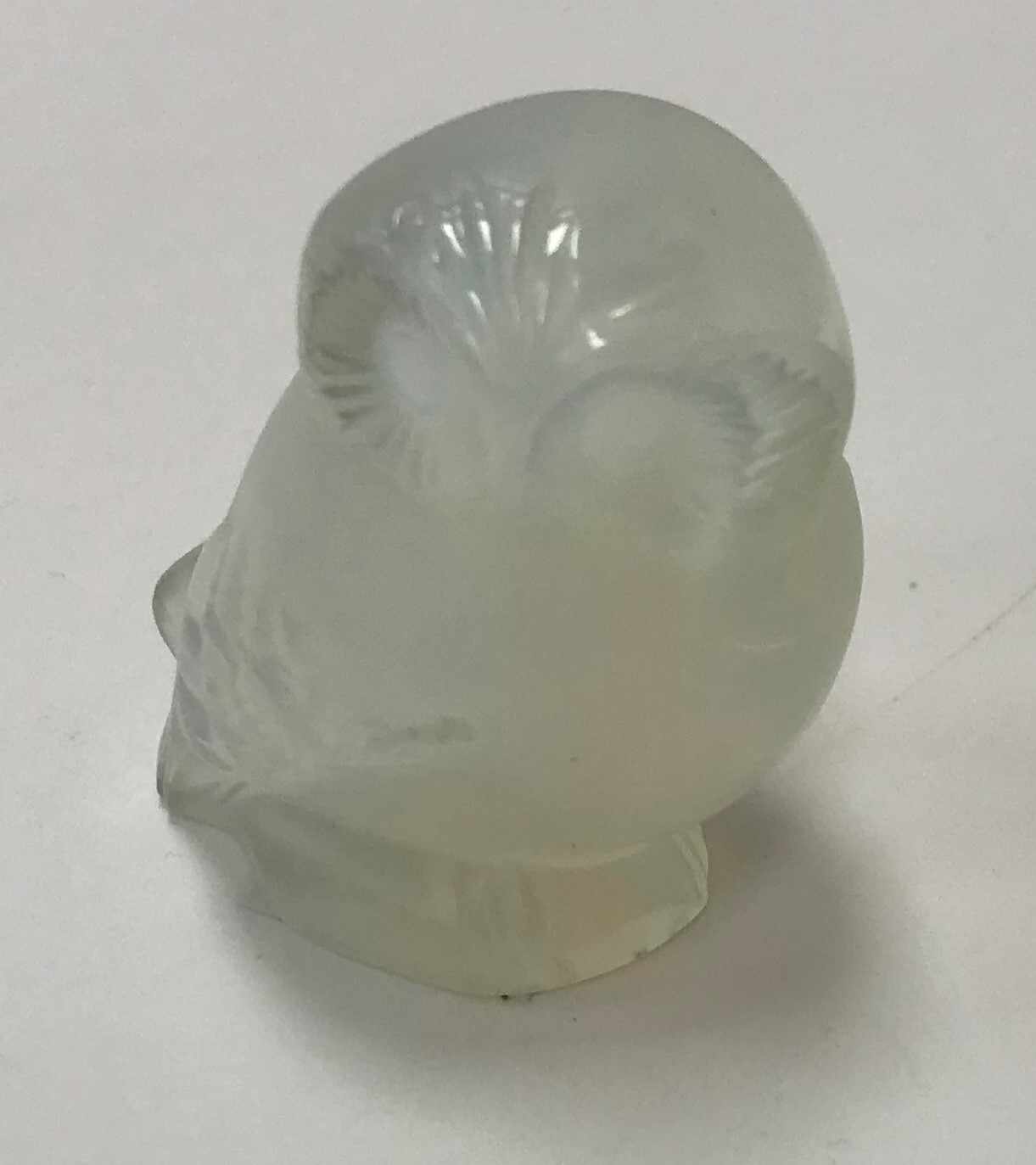 A collection of five various opalescent / milk glass figures including Lalique "Owl", 5. - Image 3 of 6