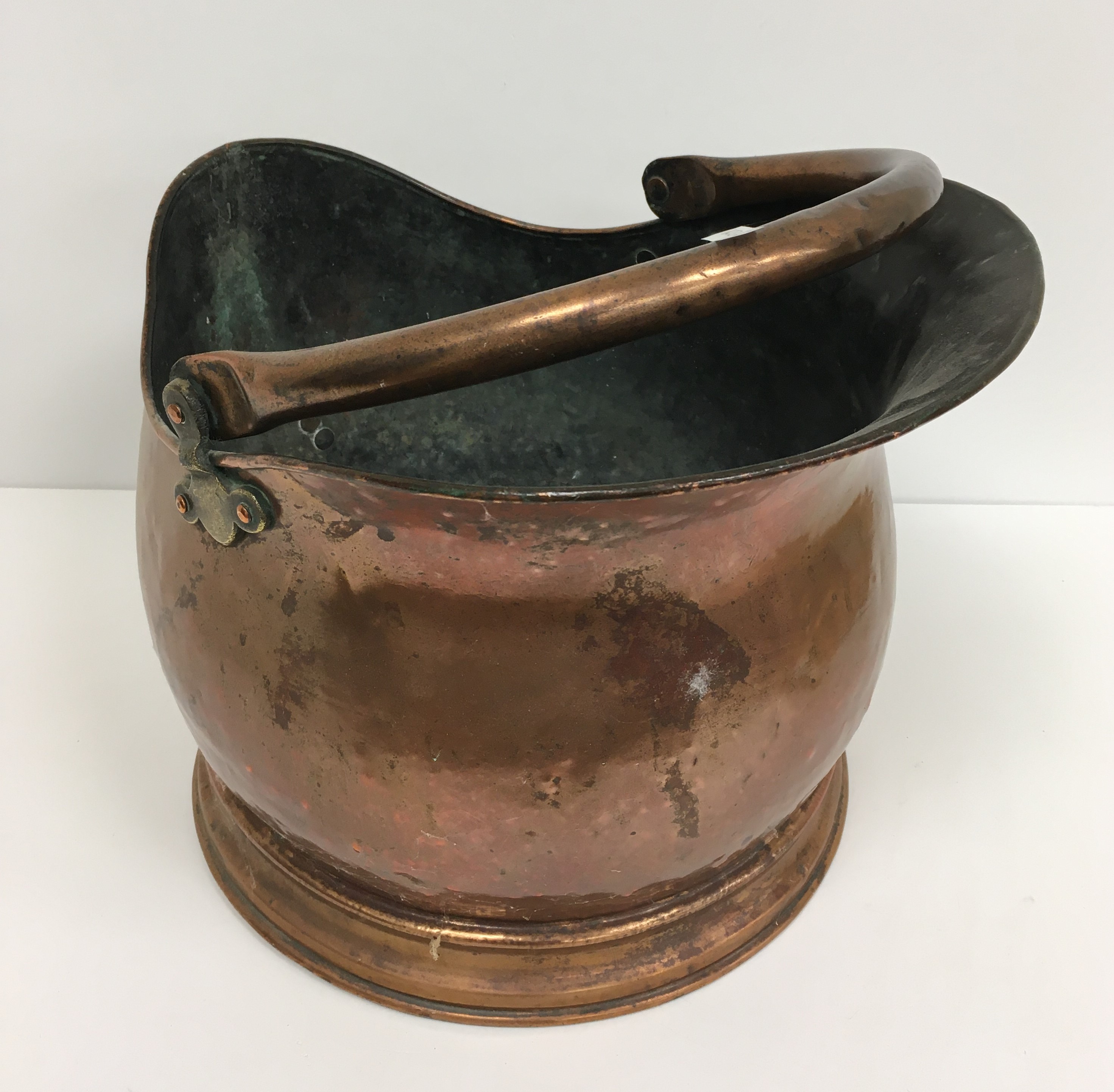 A copper coal helmet together with a 19th Century copper warming pan with ebonised handle - Image 5 of 6