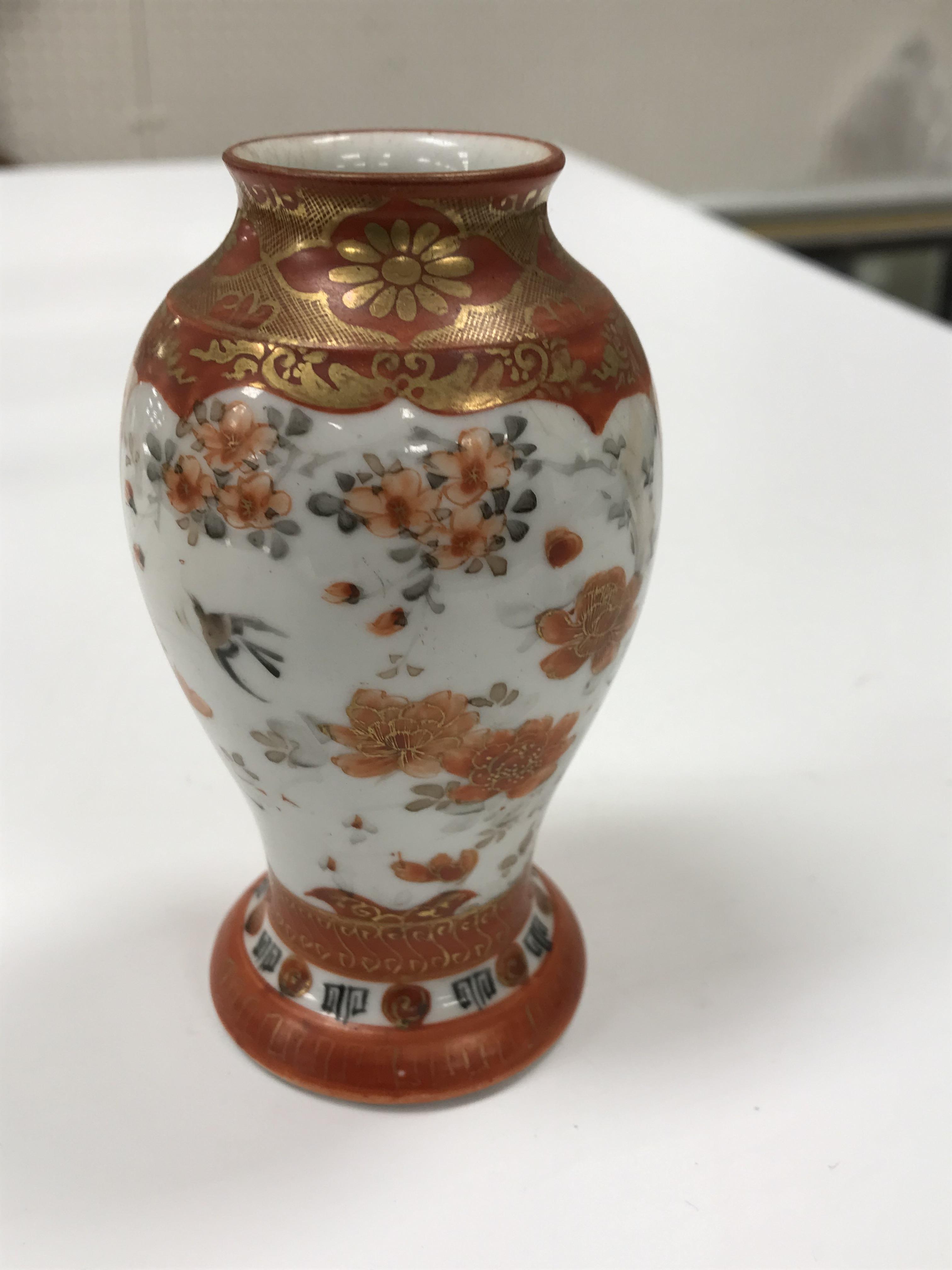 A collection of Japanese Meiji period Kutani ware vases including a moon flask shaped vase with - Image 119 of 152