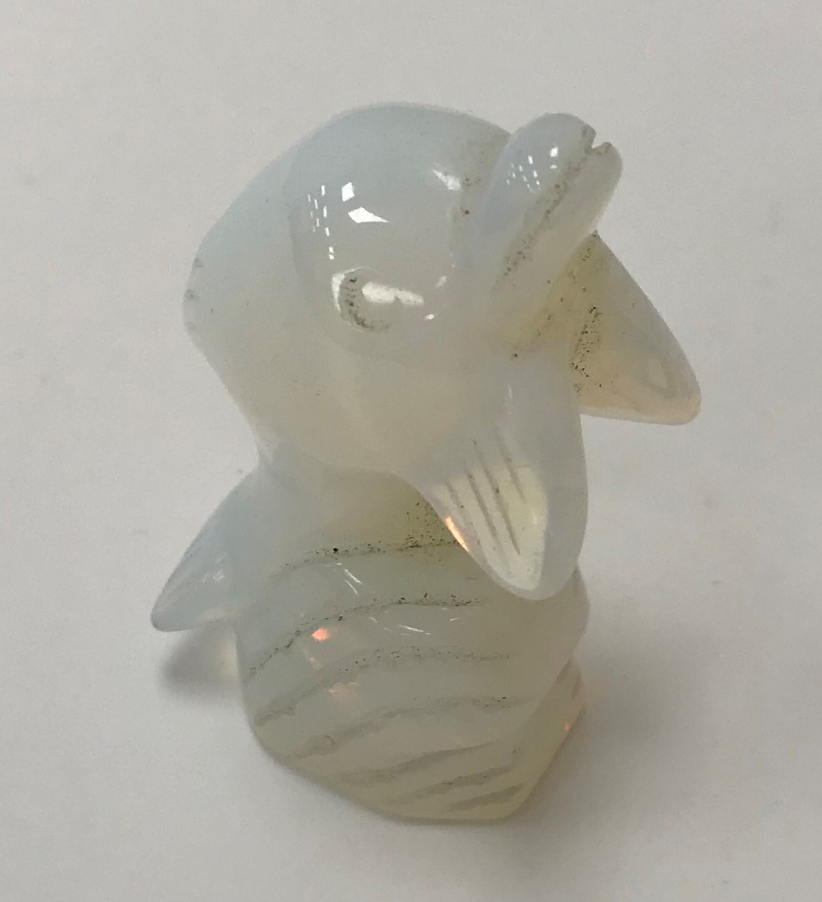 A collection of five various opalescent / milk glass figures including Lalique "Owl", 5. - Image 4 of 6