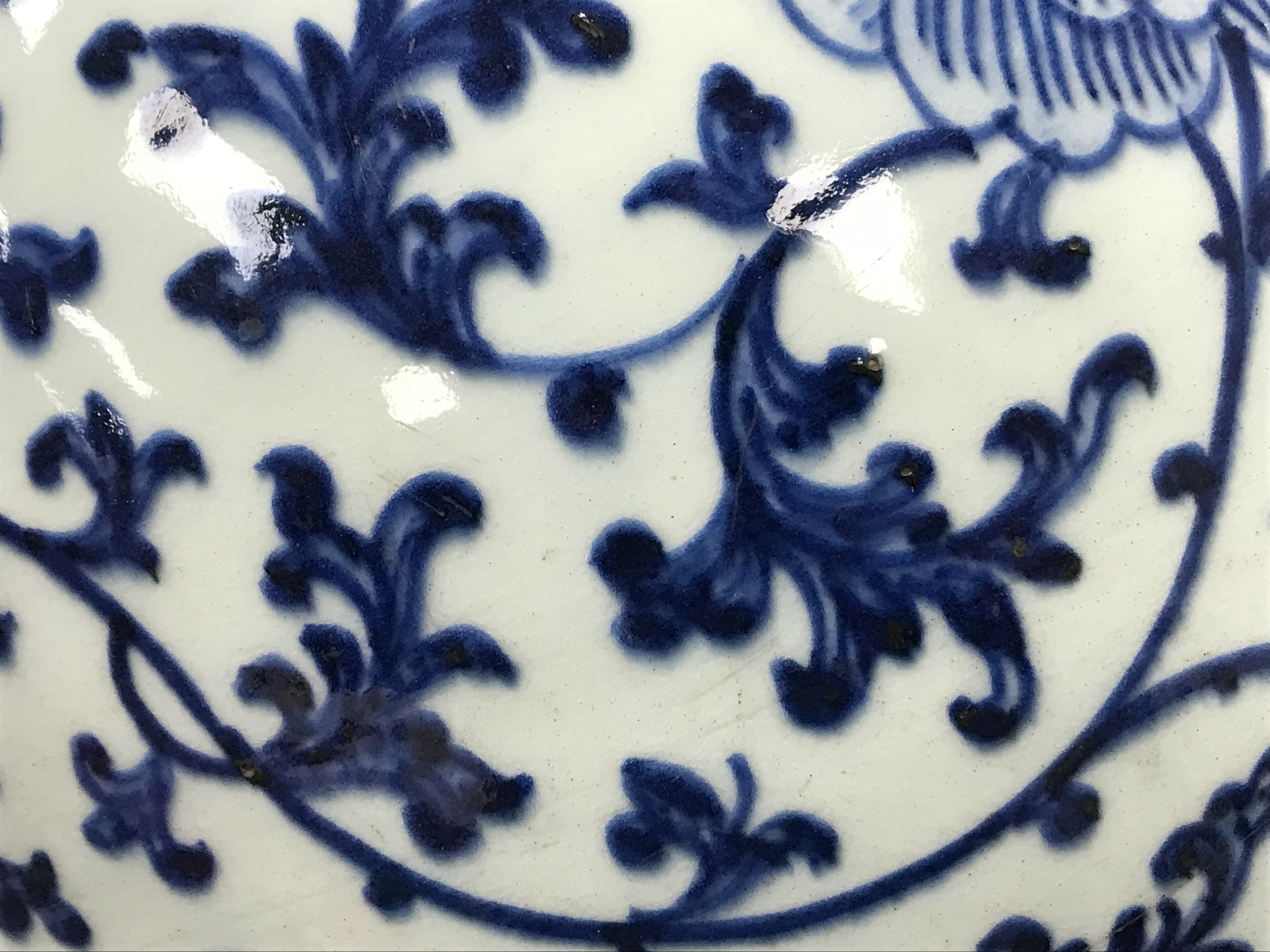 A 19th Century Chinese blue and white vase with all over foliate and floral decoration, 32. - Image 31 of 47