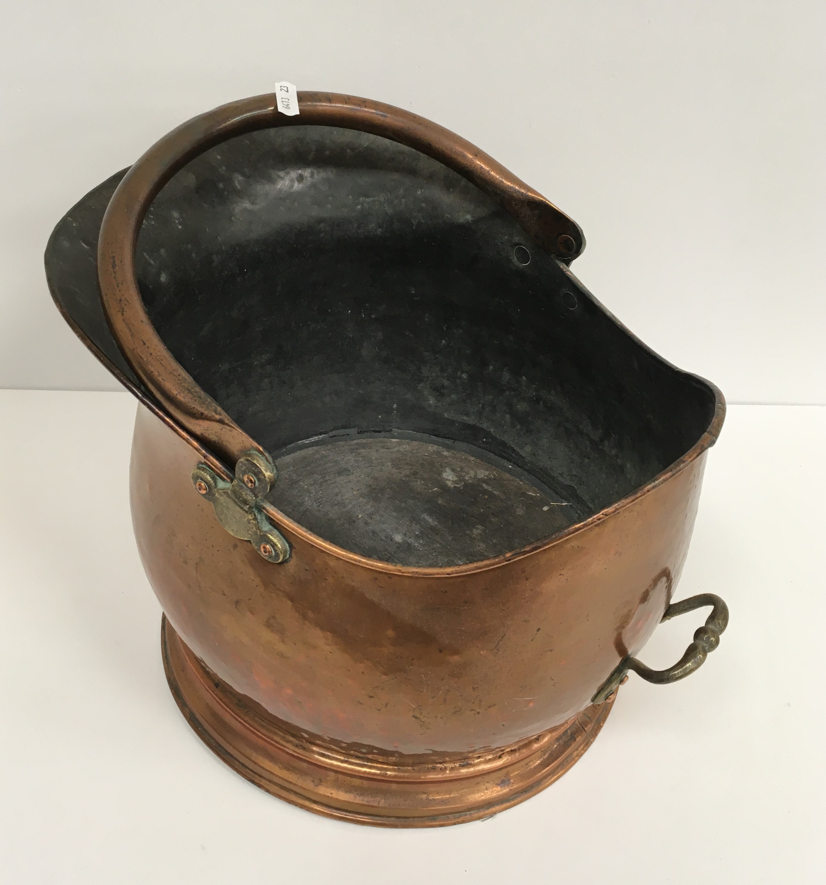 A copper coal helmet together with a 19th Century copper warming pan with ebonised handle - Image 4 of 6