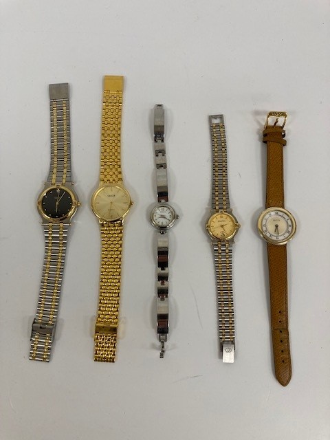 A collection of various watches bearing the name "Gucci" - Image 2 of 3