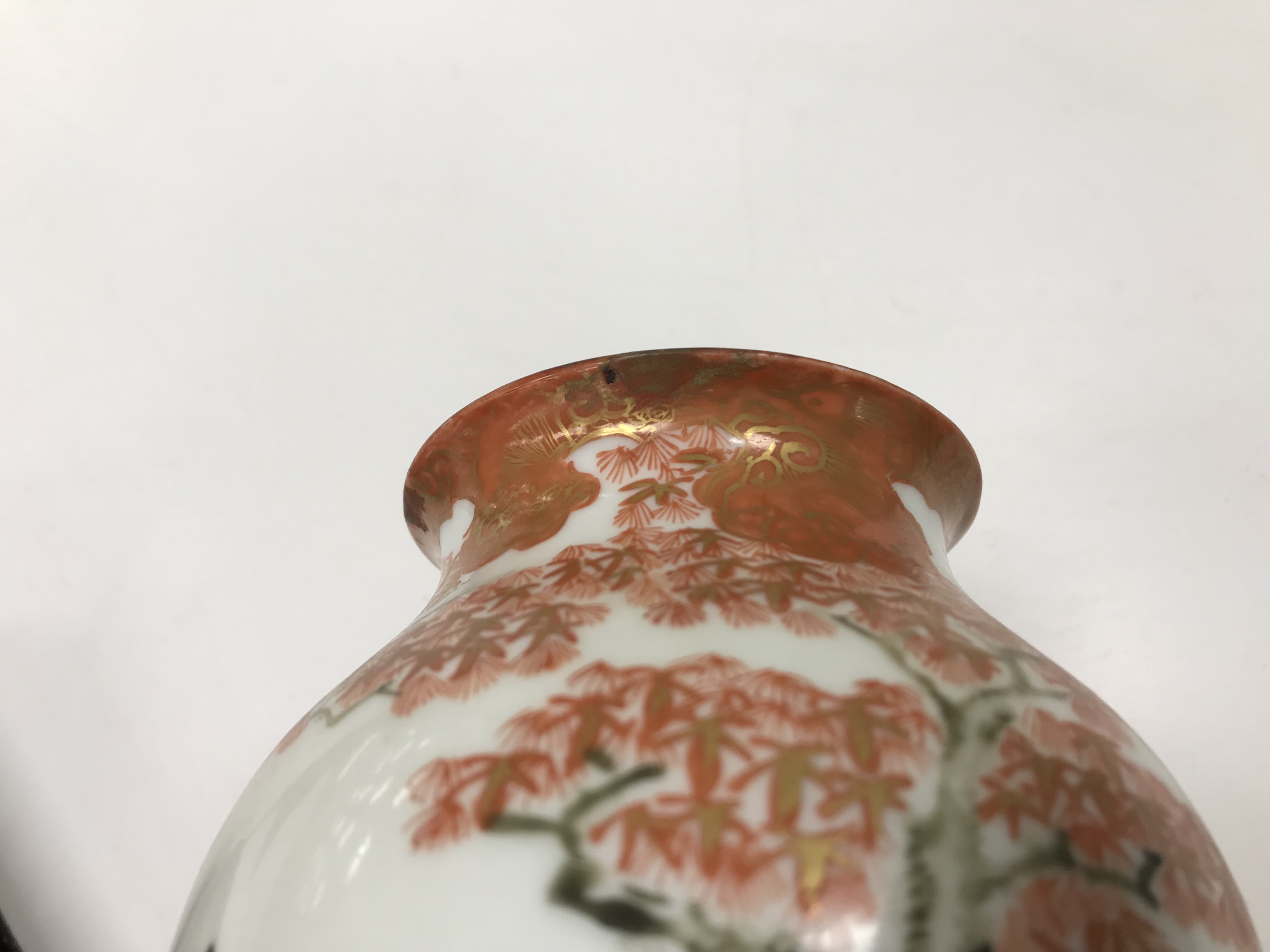 A collection of Japanese Meiji period Kutani ware vases including a moon flask shaped vase with - Image 10 of 152