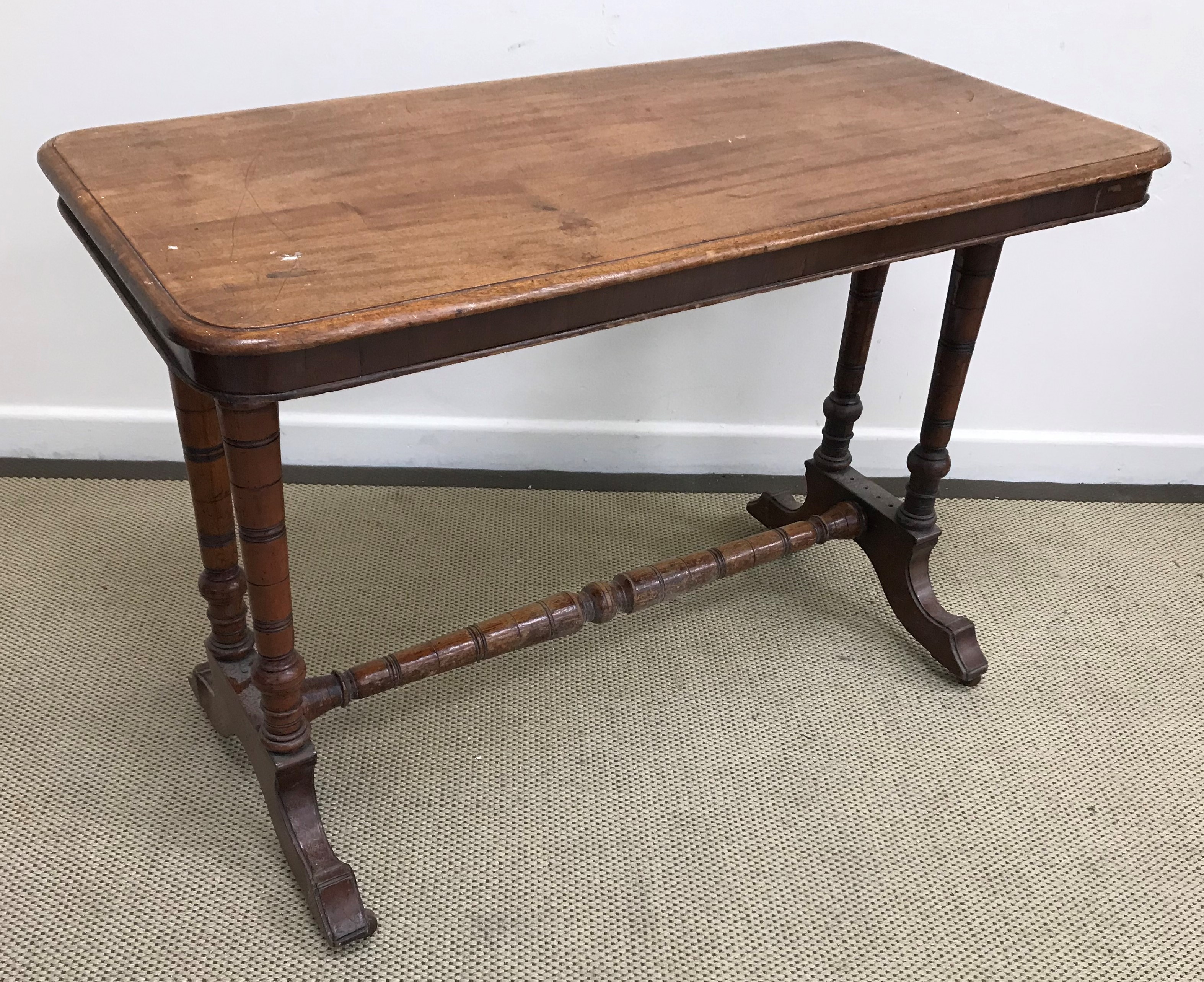 A Victorian mahogany rectangular centre - Image 2 of 5