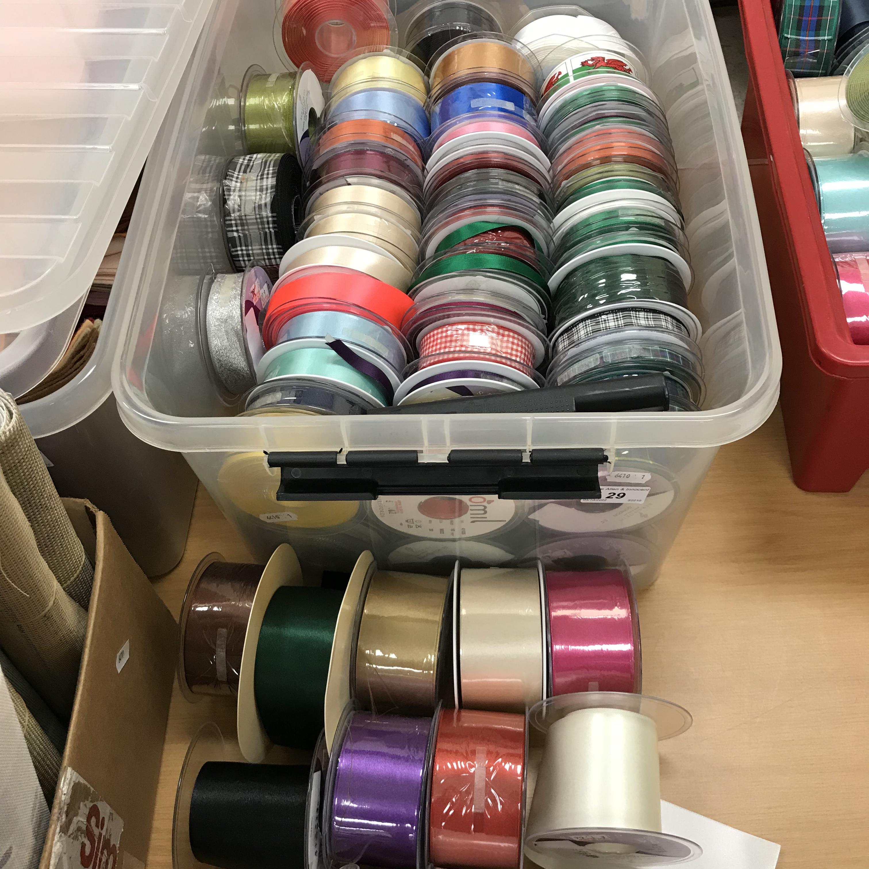Two boxes of unused and part used reels of mainly satin ribbons of varying colours and widths - Bild 3 aus 5
