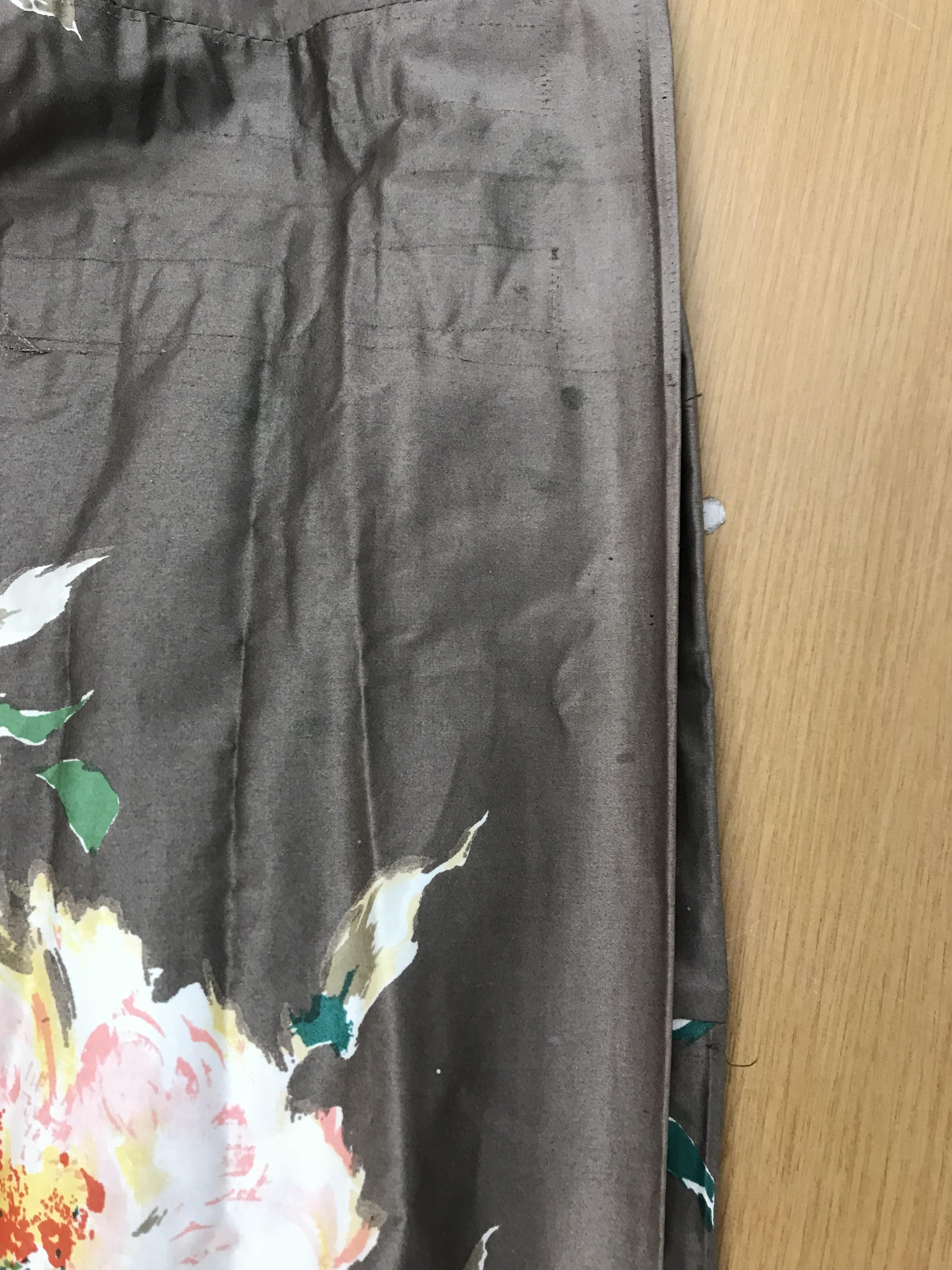 Two pairs of cotton satin curtains with green and pink floral design on a brown ground, lined, - Bild 3 aus 33