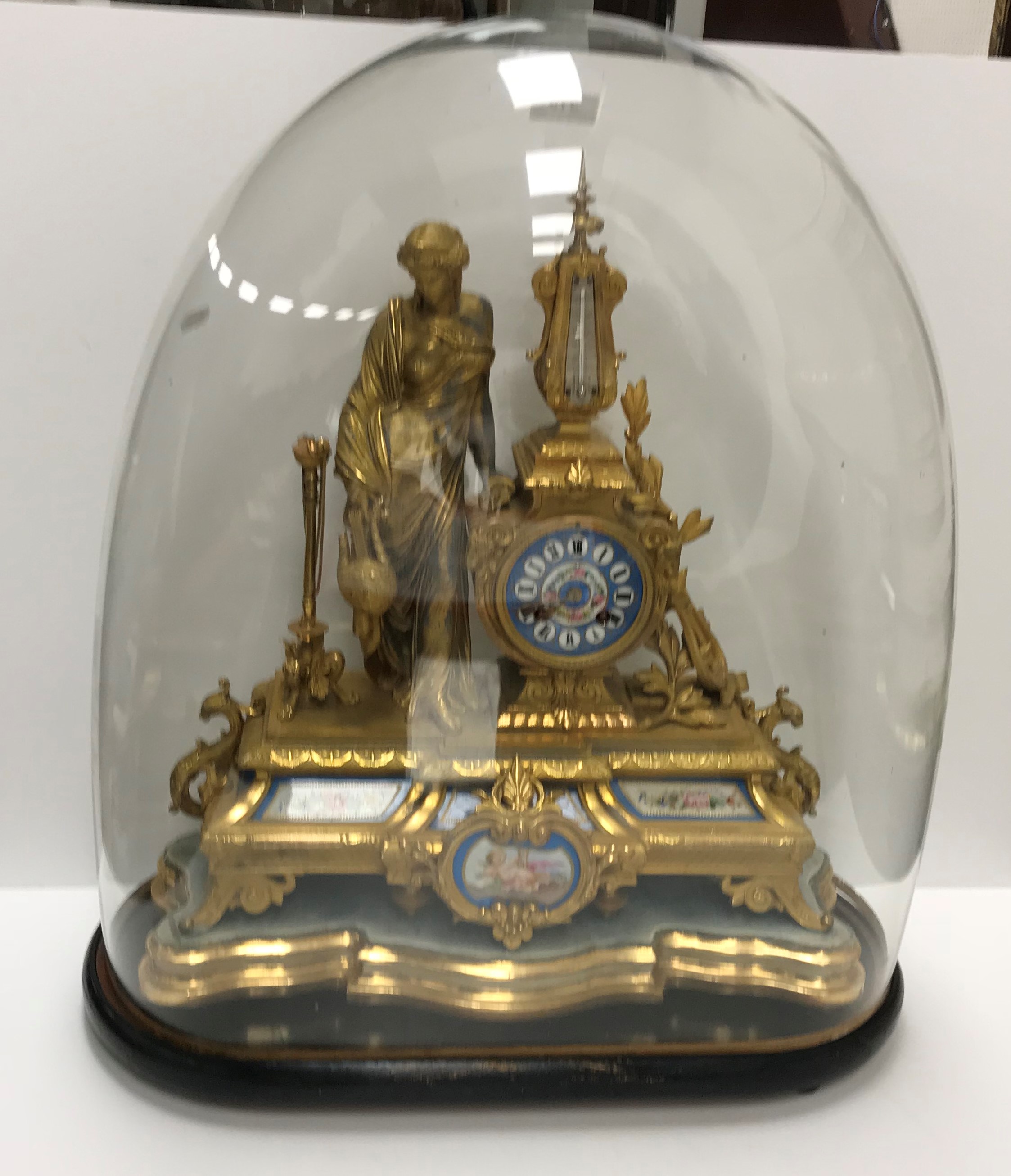 WITHDRAWN A 19th Century French gilt metal cased mantel clock, - Bild 2 aus 2