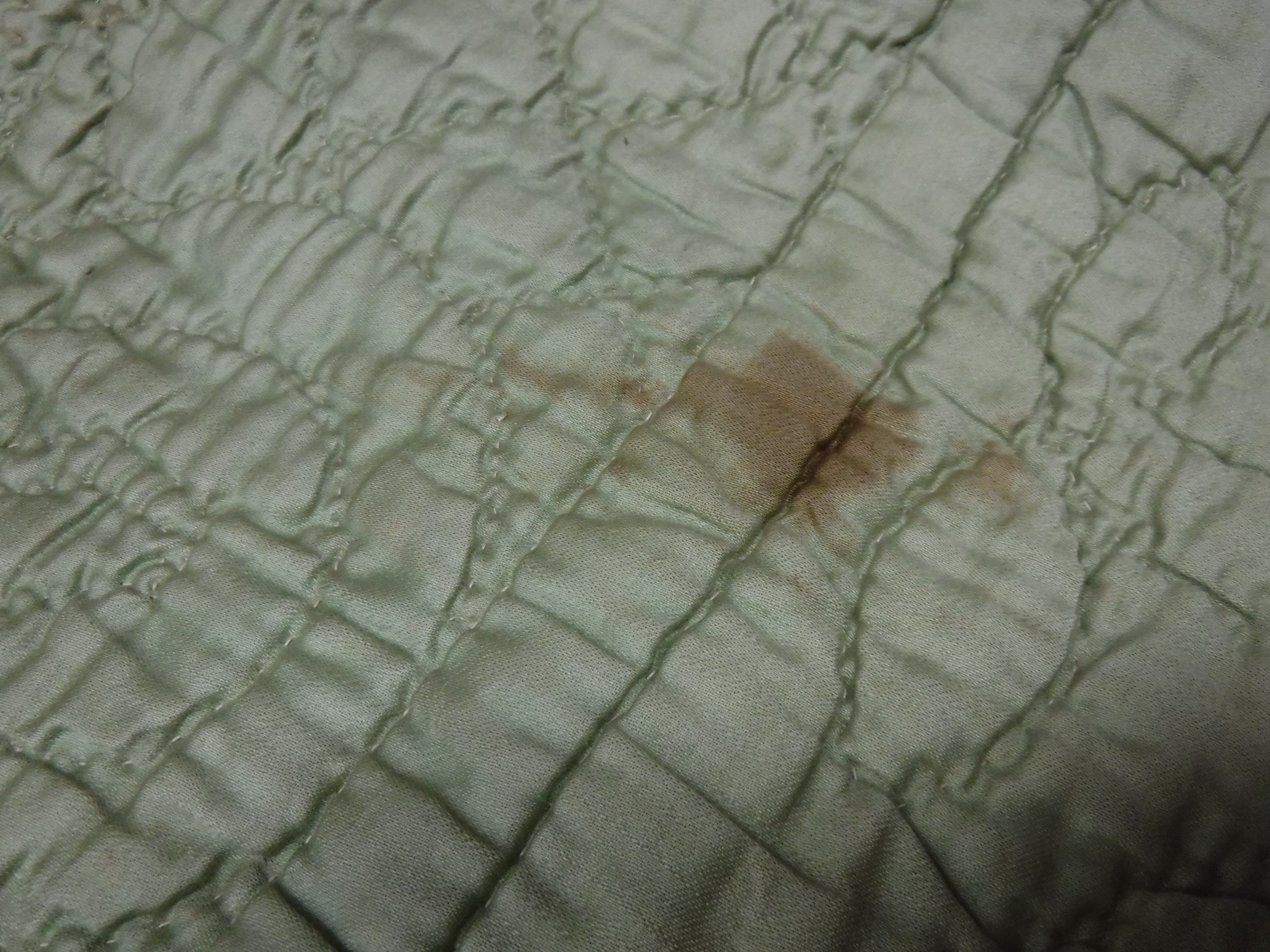 A circa 1950 sateen quilted bed cover with stylised sunburst and scrolling decoration approx. - Image 6 of 7