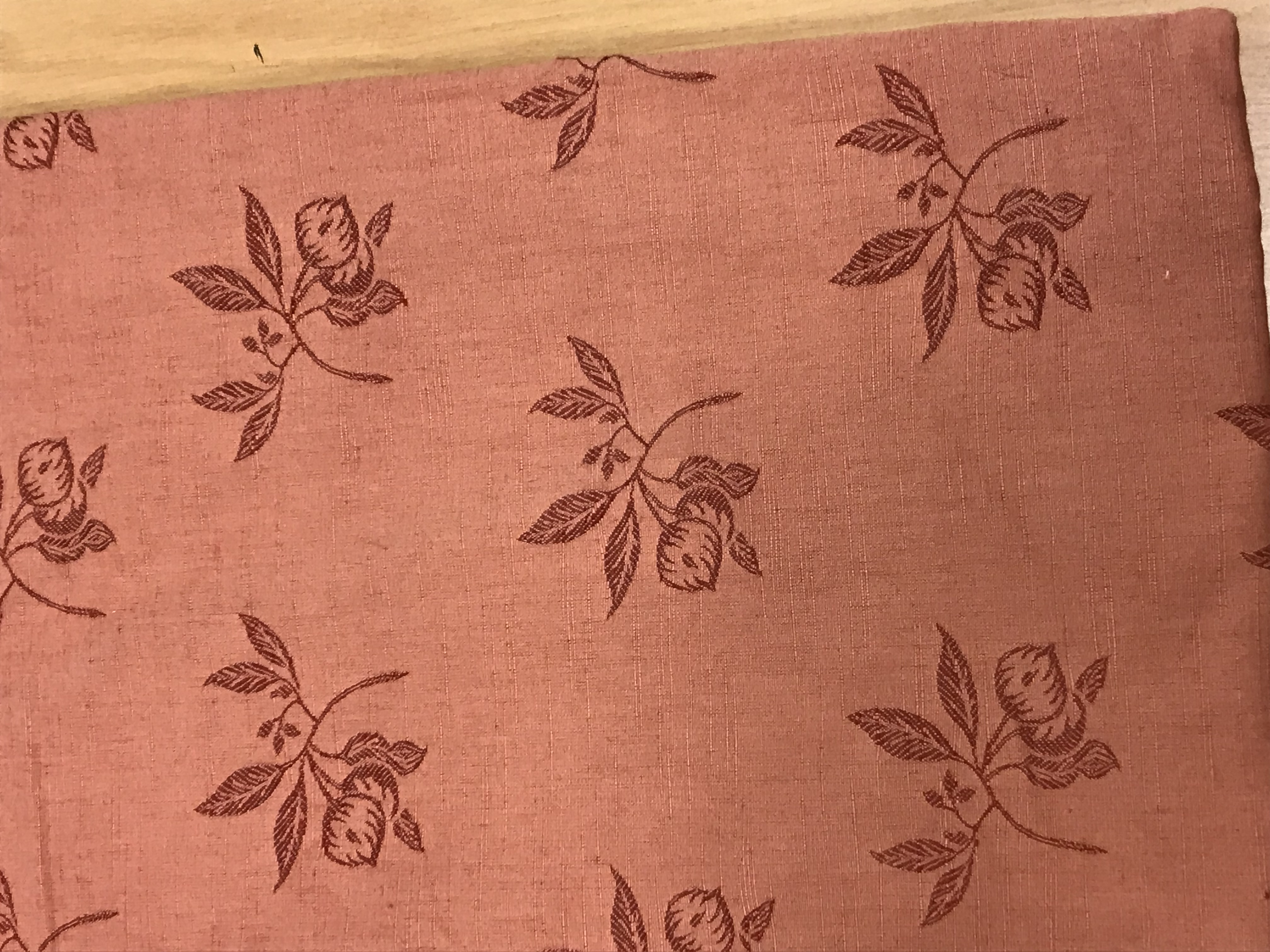 A single linen self-patterned floral decorated peach interlined curtain with fixed triple pencil - Image 3 of 32