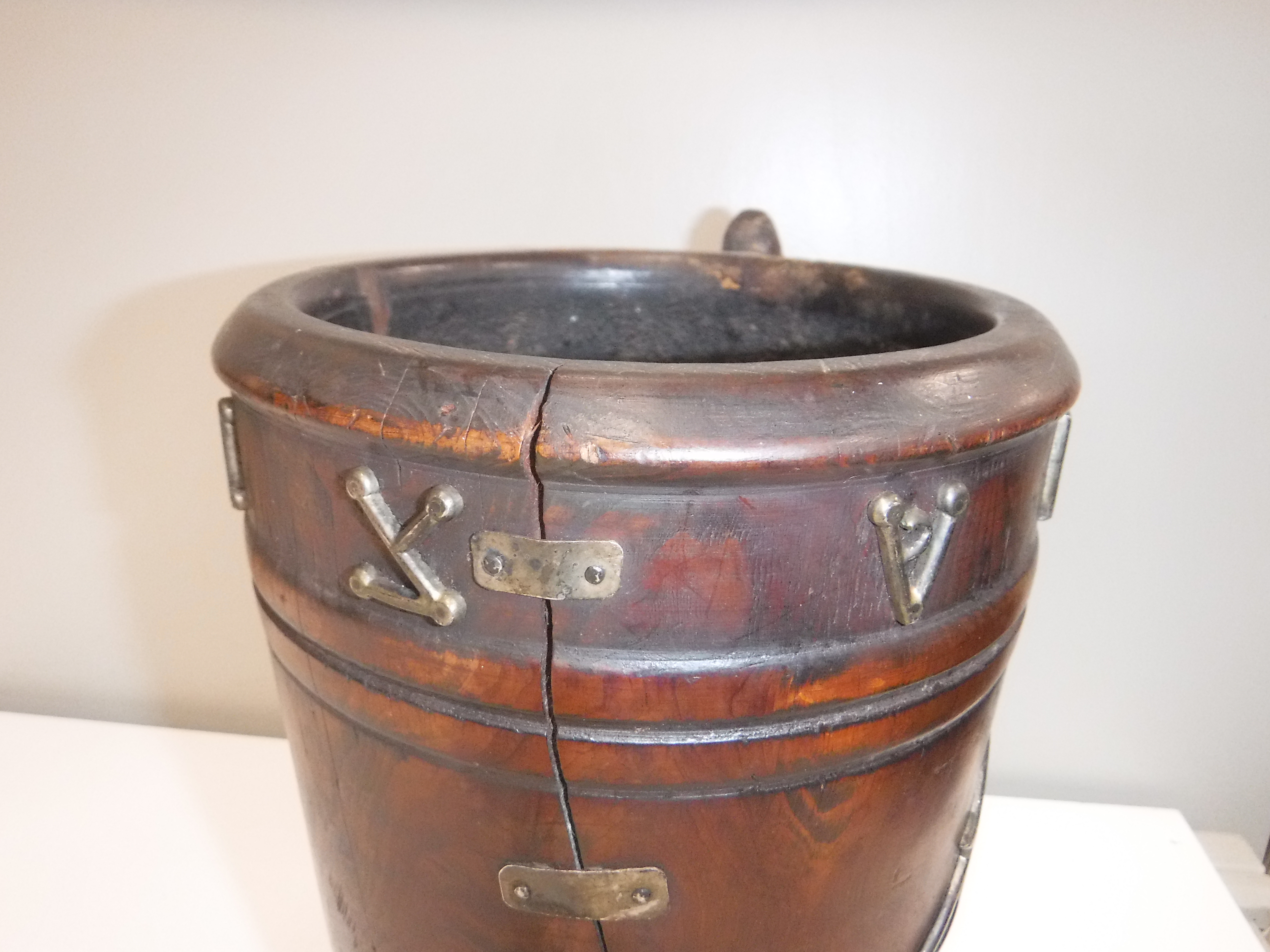 A 19th Century yew wood mug, - Image 15 of 19