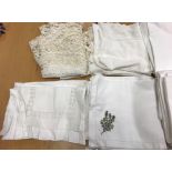 A holdall containing various lace and linen wares to include napkins, tablecloths, runners,