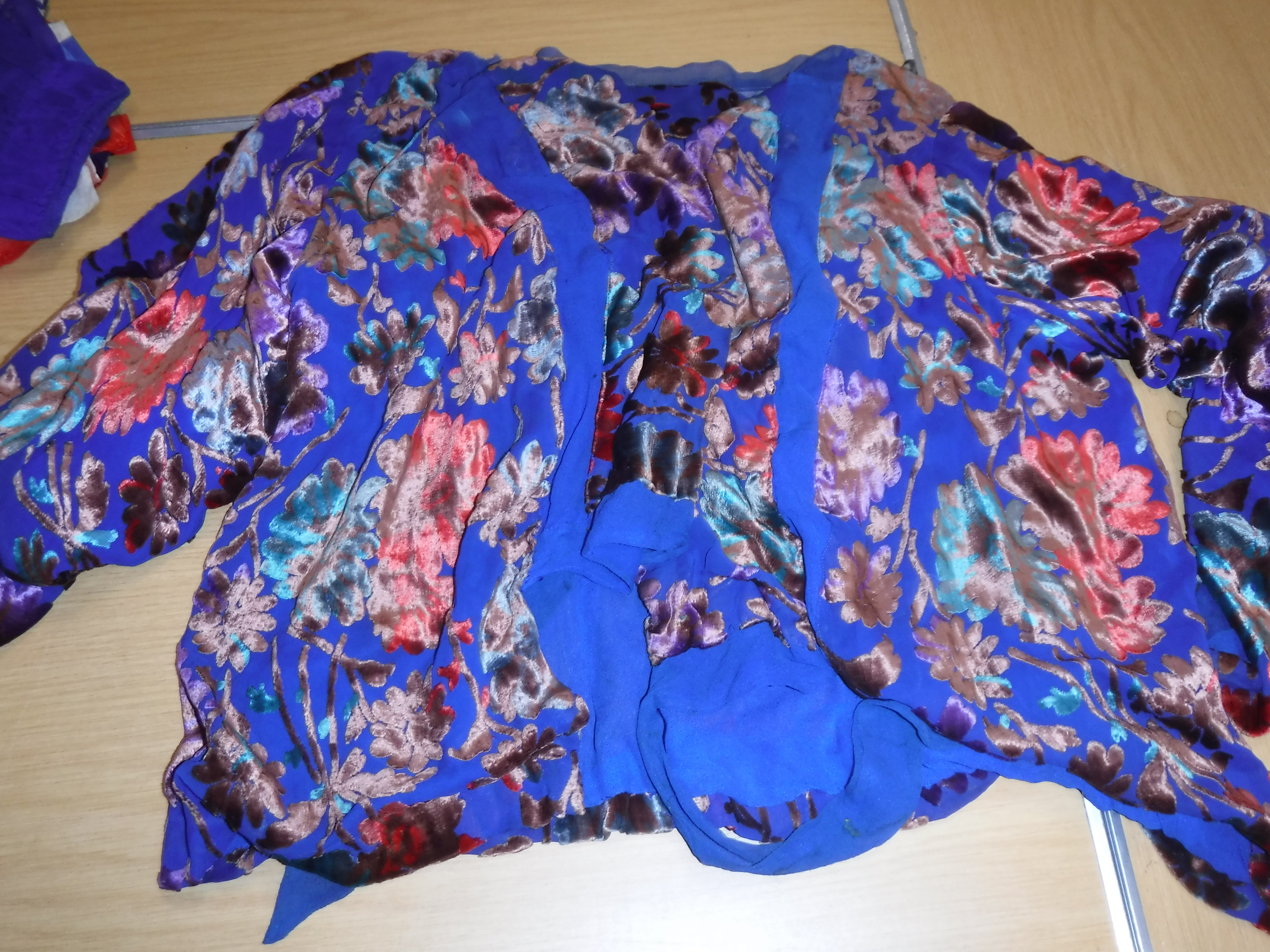 A devoré velvet jacket with blue ground and floral pattern, - Image 3 of 6
