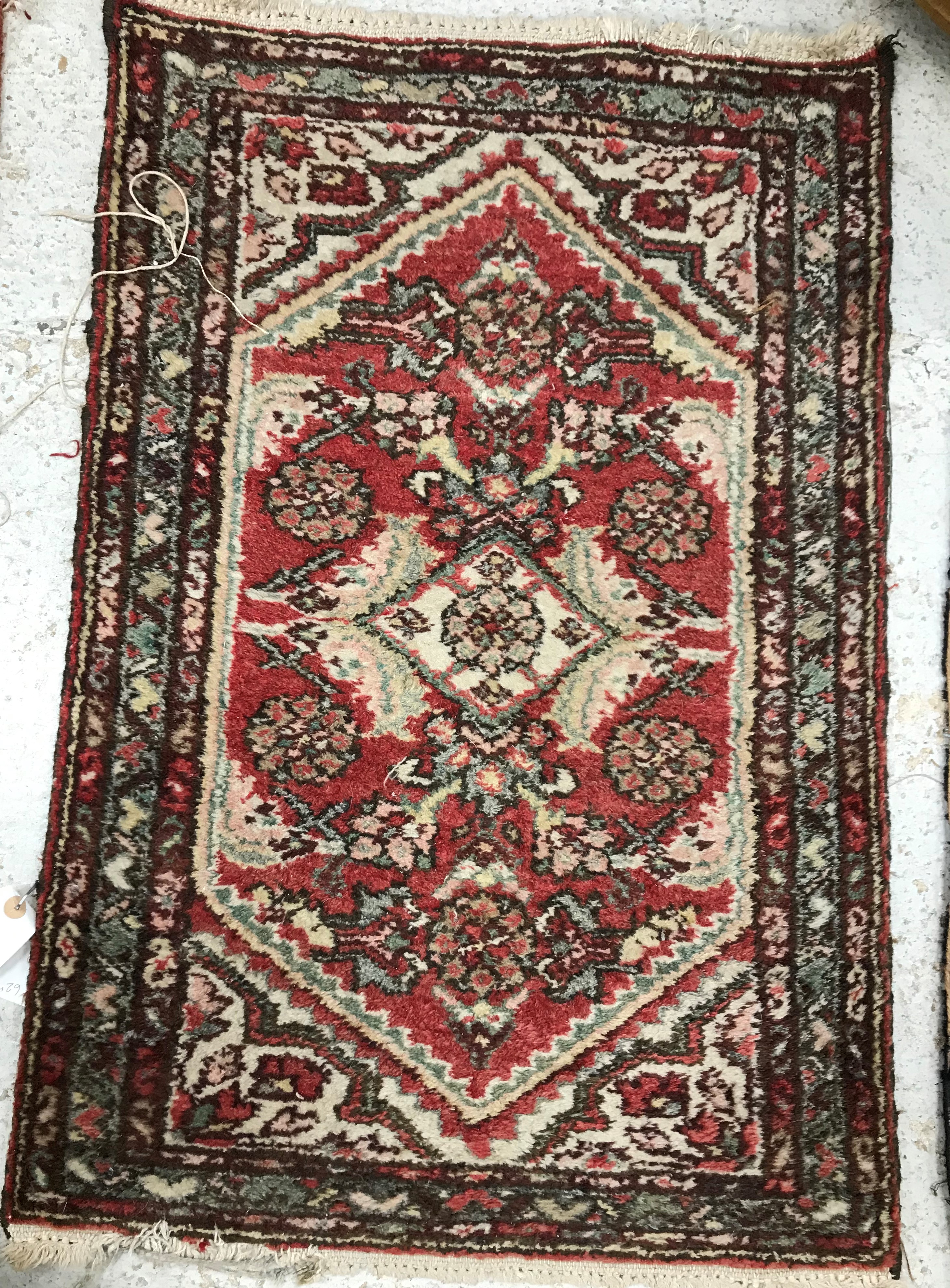 A collection of five rugs comprising a Persian floral decorated rug on purple ground, - Bild 2 aus 5