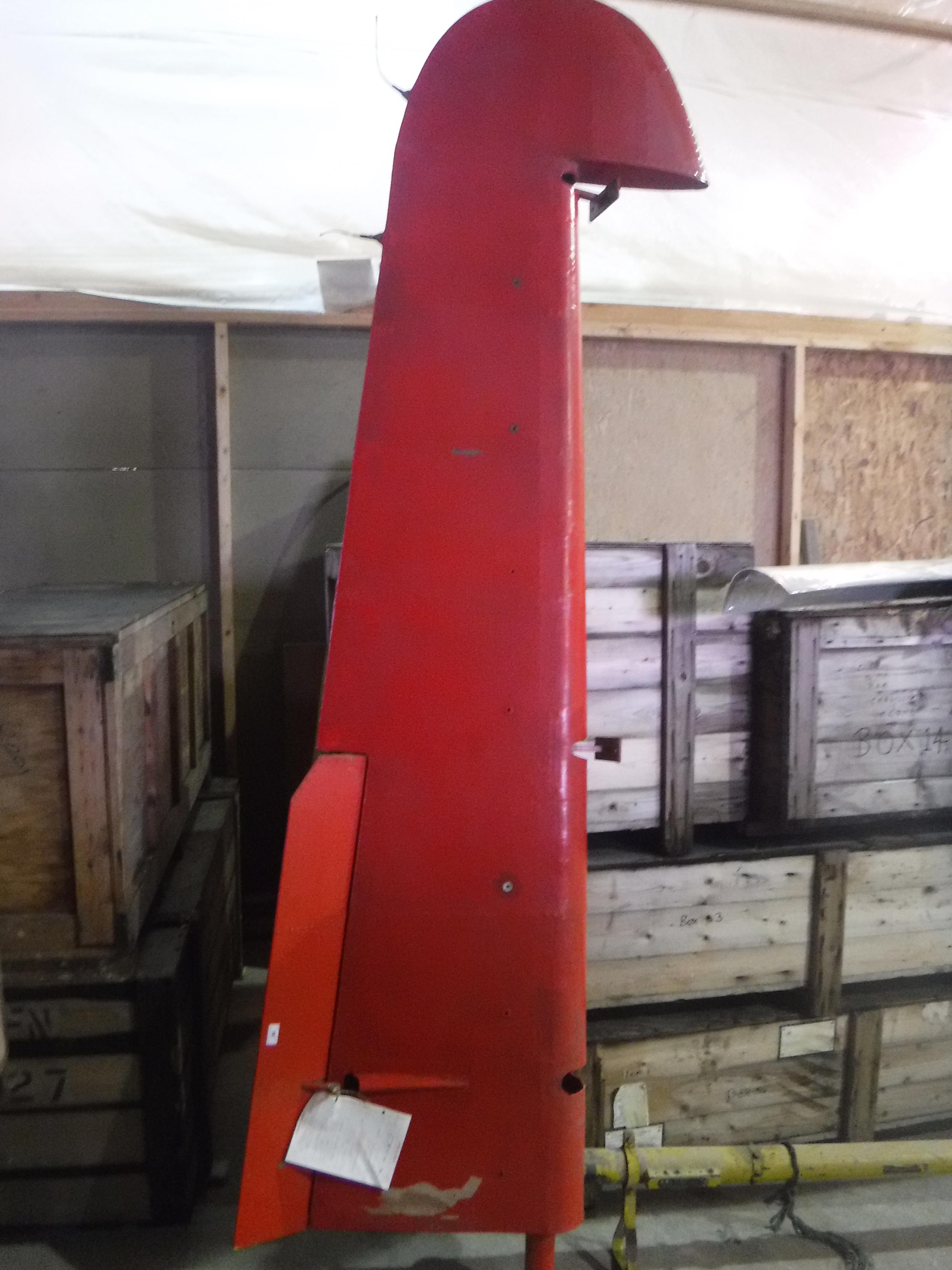A De Havilland tail fin elevator, red painted, approx 290 cm long, - Bild 3 aus 3
