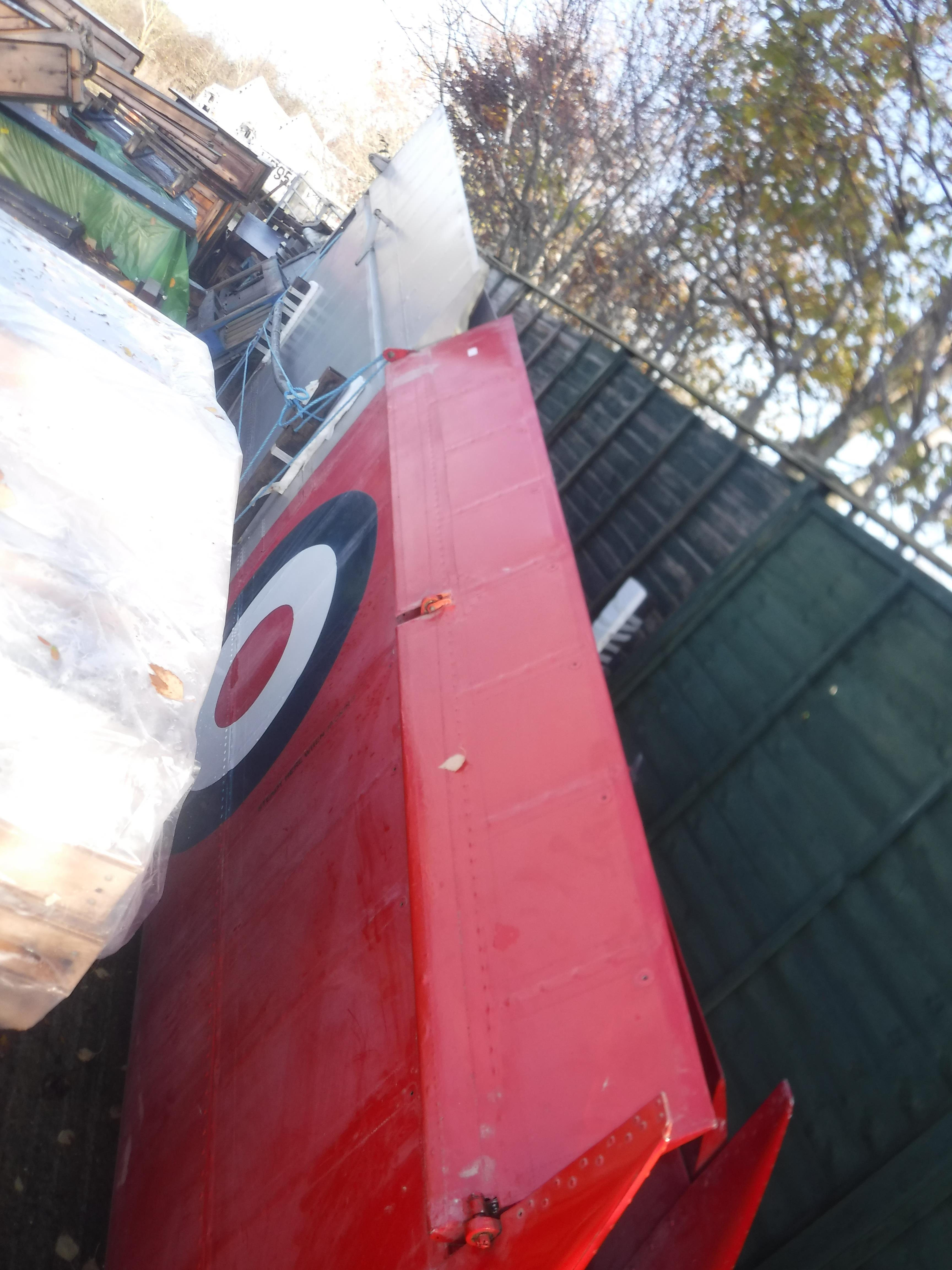 A pair of Chipmunk aircraft wings and tail fin in red, - Bild 4 aus 8