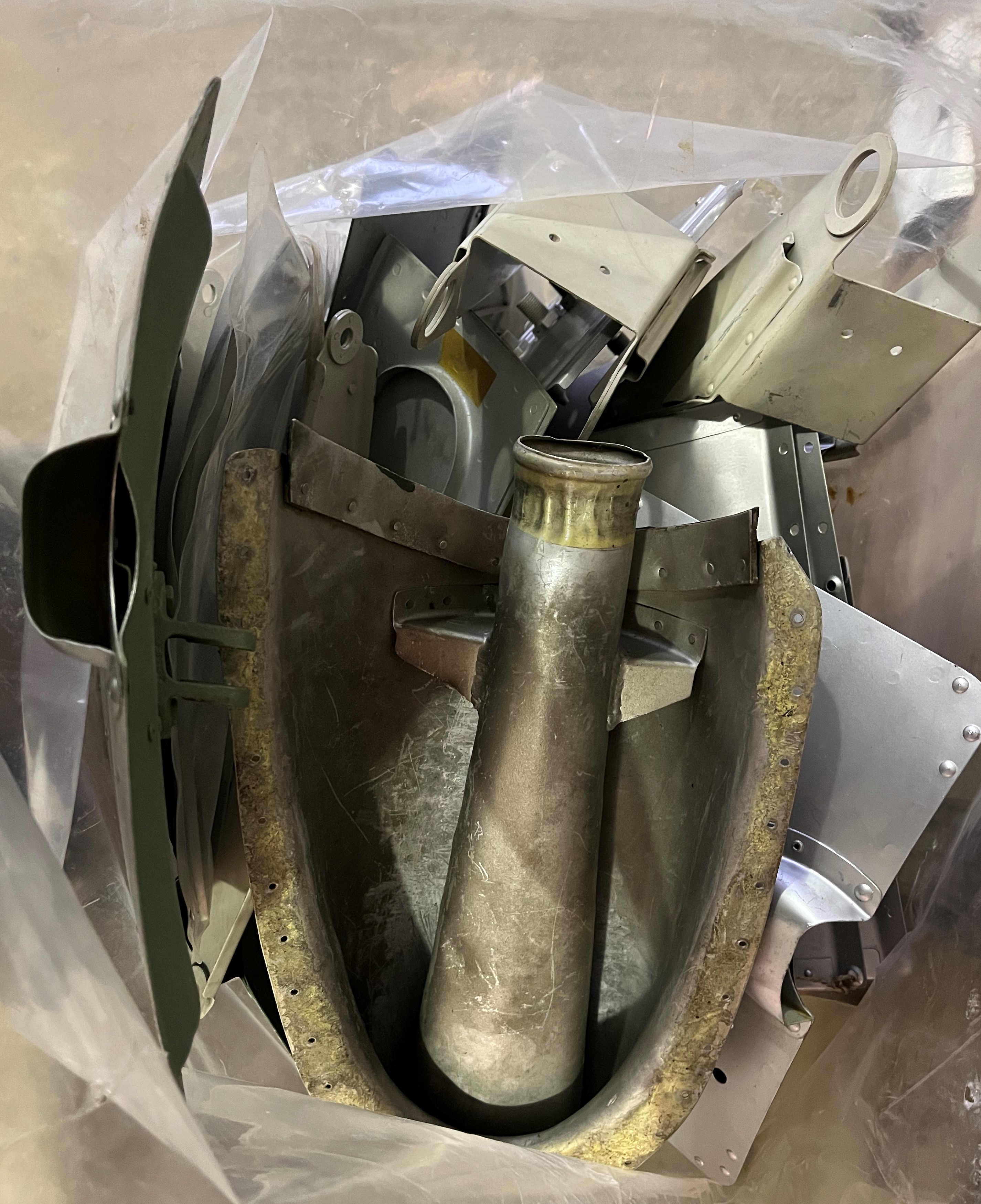 A bag containing various aluminium aeronautical flaps, - Bild 2 aus 3