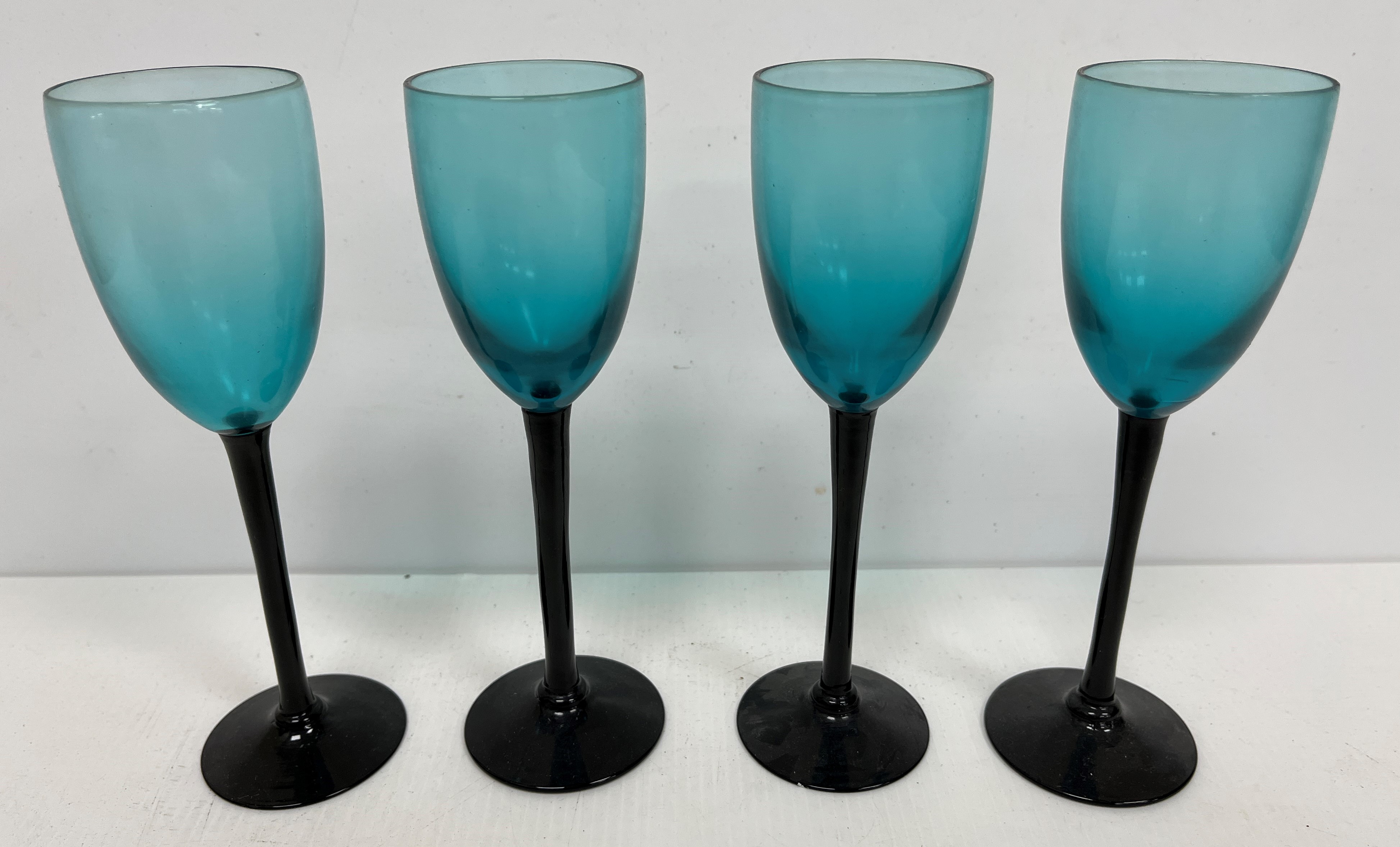 A box of various glassware and pottery to include turquoise glass highballs x 6, - Image 4 of 23