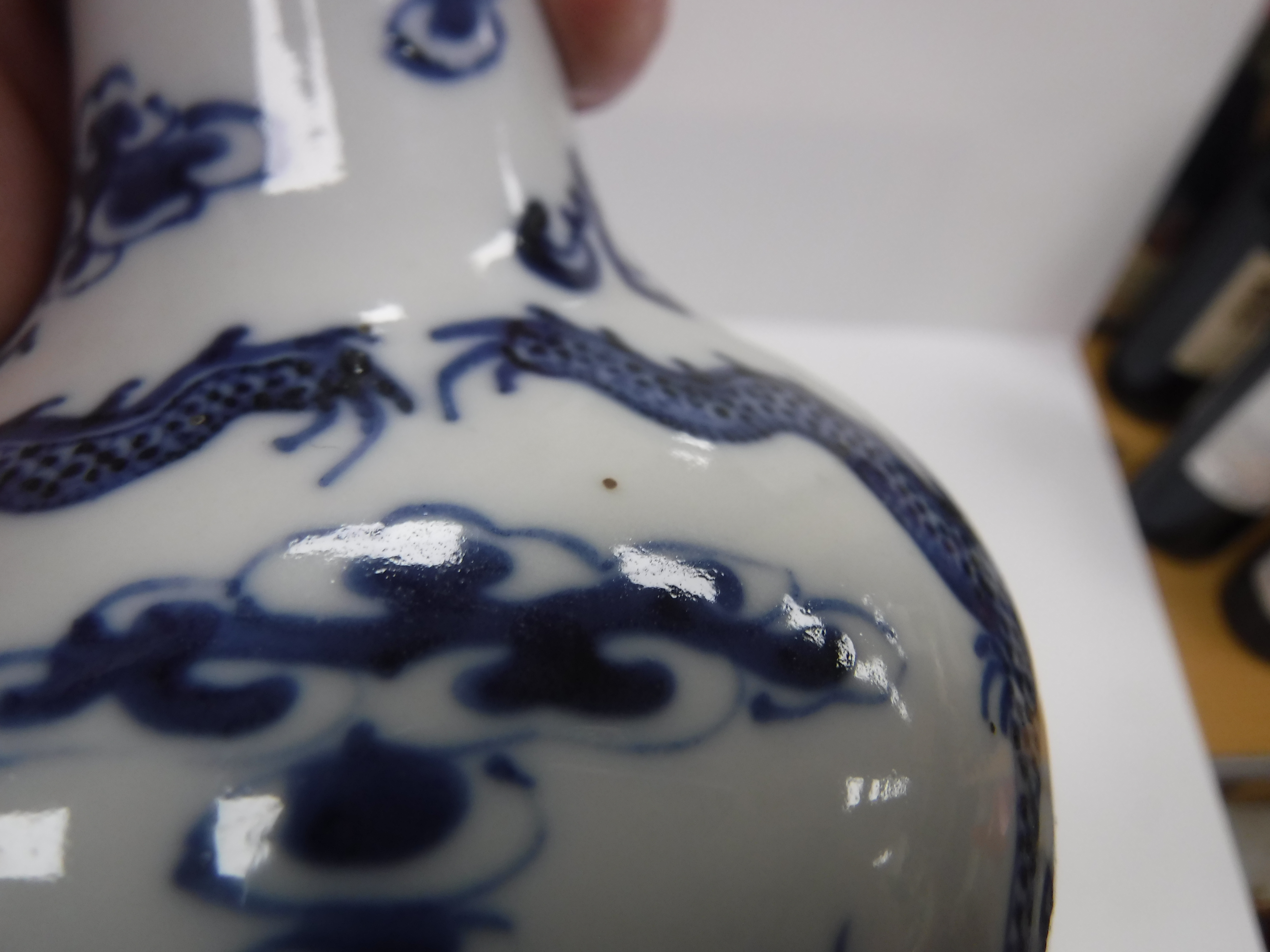 A 19th Century Chinese blue and white vase of onion form decorated with four toed air dragons - Image 15 of 16
