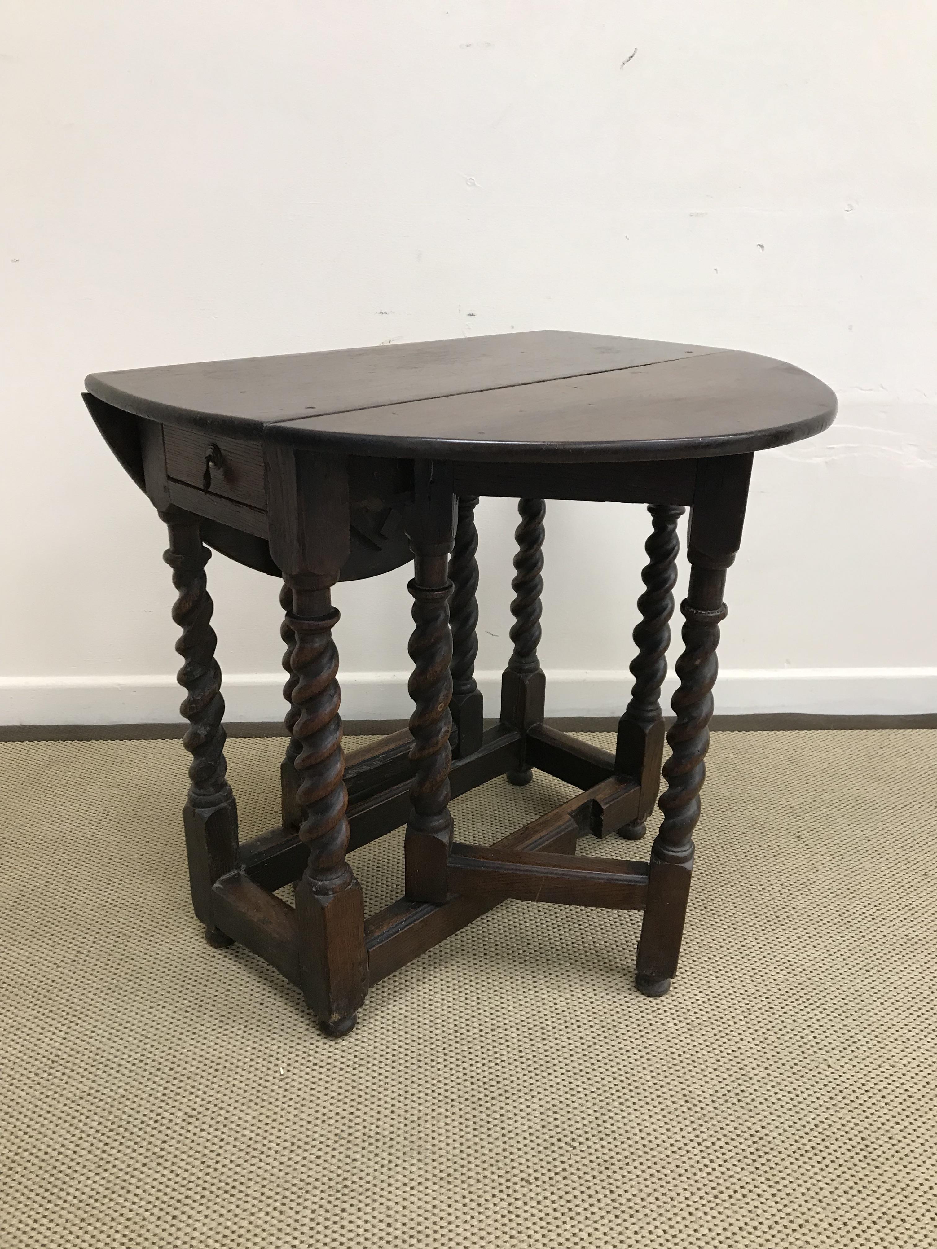 An 18th Century oak oval gate-leg drop-leaf tea table,