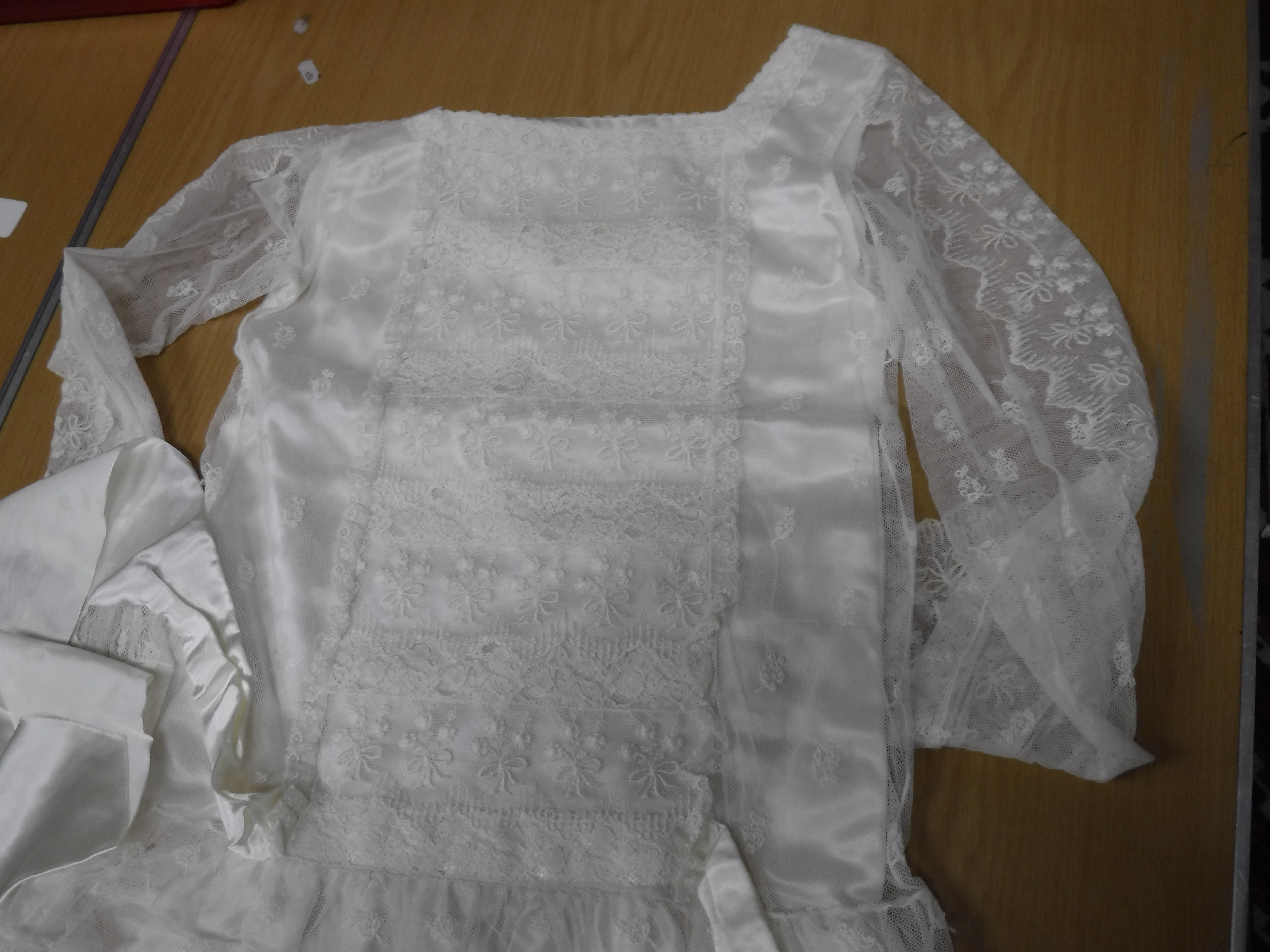 A Lyn Lundie lace work decorated wedding dress in the 1920s style, - Image 7 of 7