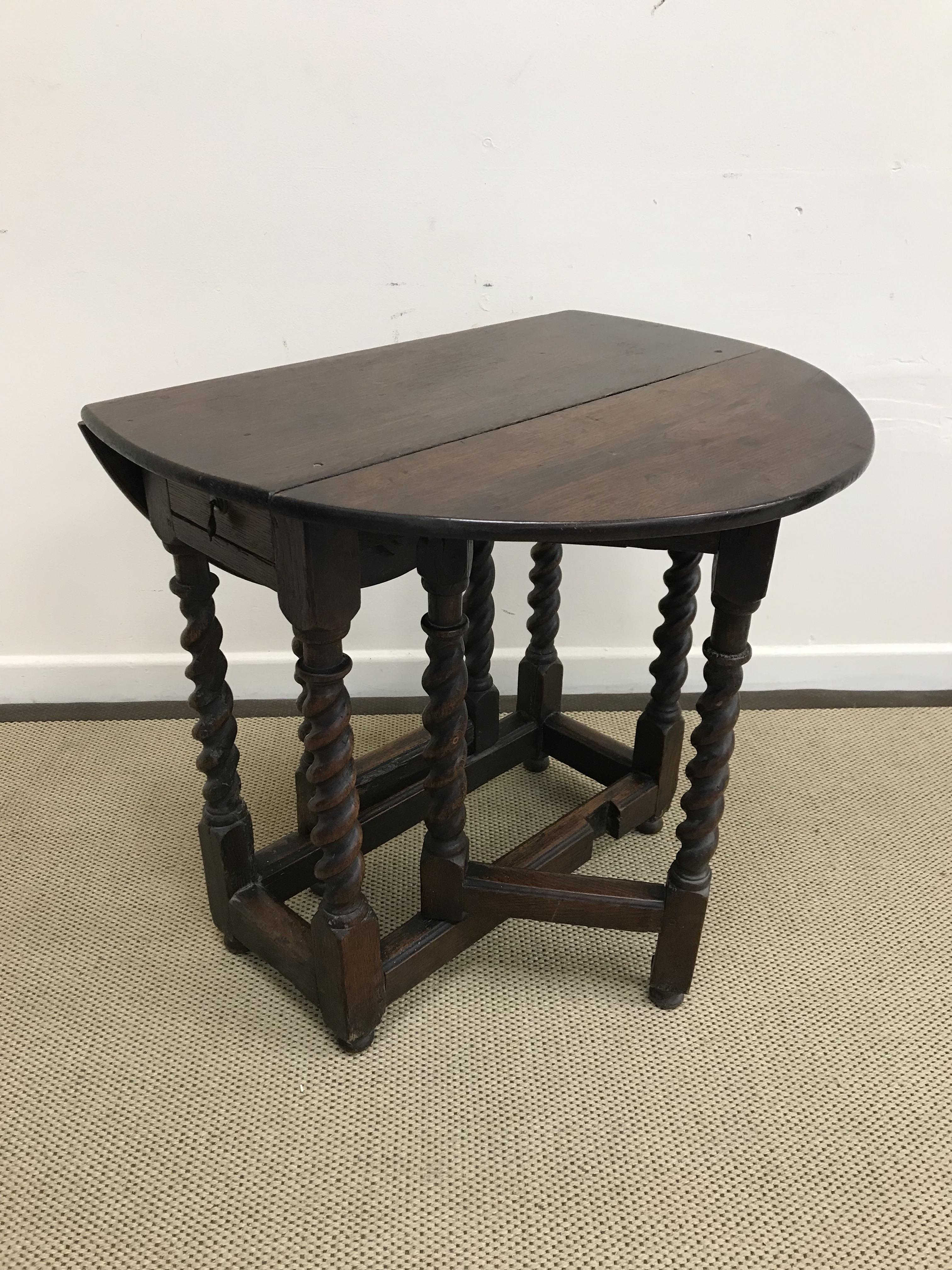 An 18th Century oak oval gate-leg drop-leaf tea table, - Image 2 of 3