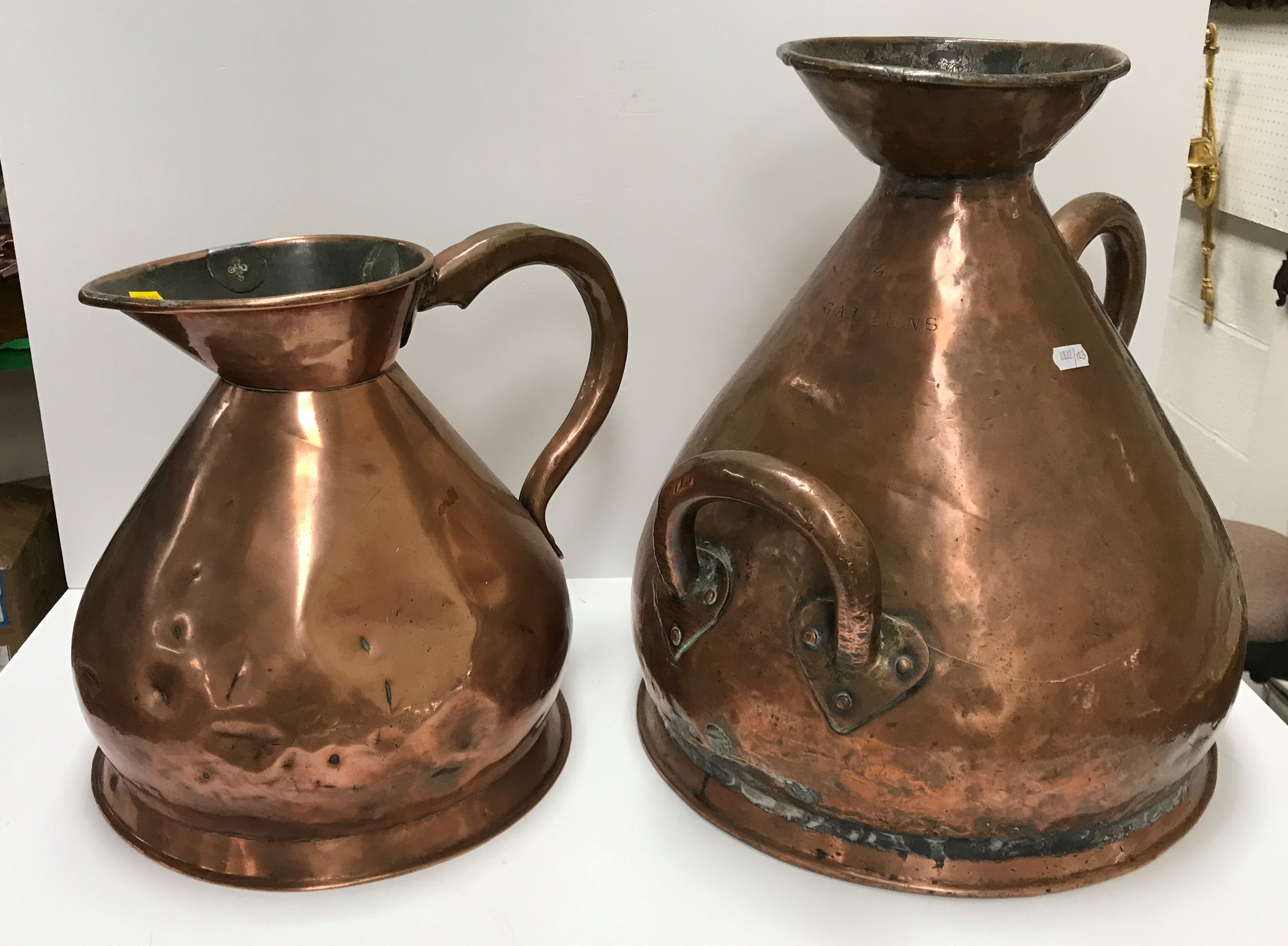 A 19th Century copper four gallon haystack measure 41 cm high together with a similar two gallon - Image 2 of 2