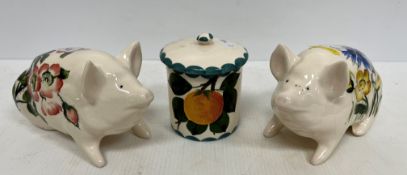 A Griselda Hill Pottery Wemyss pig figur