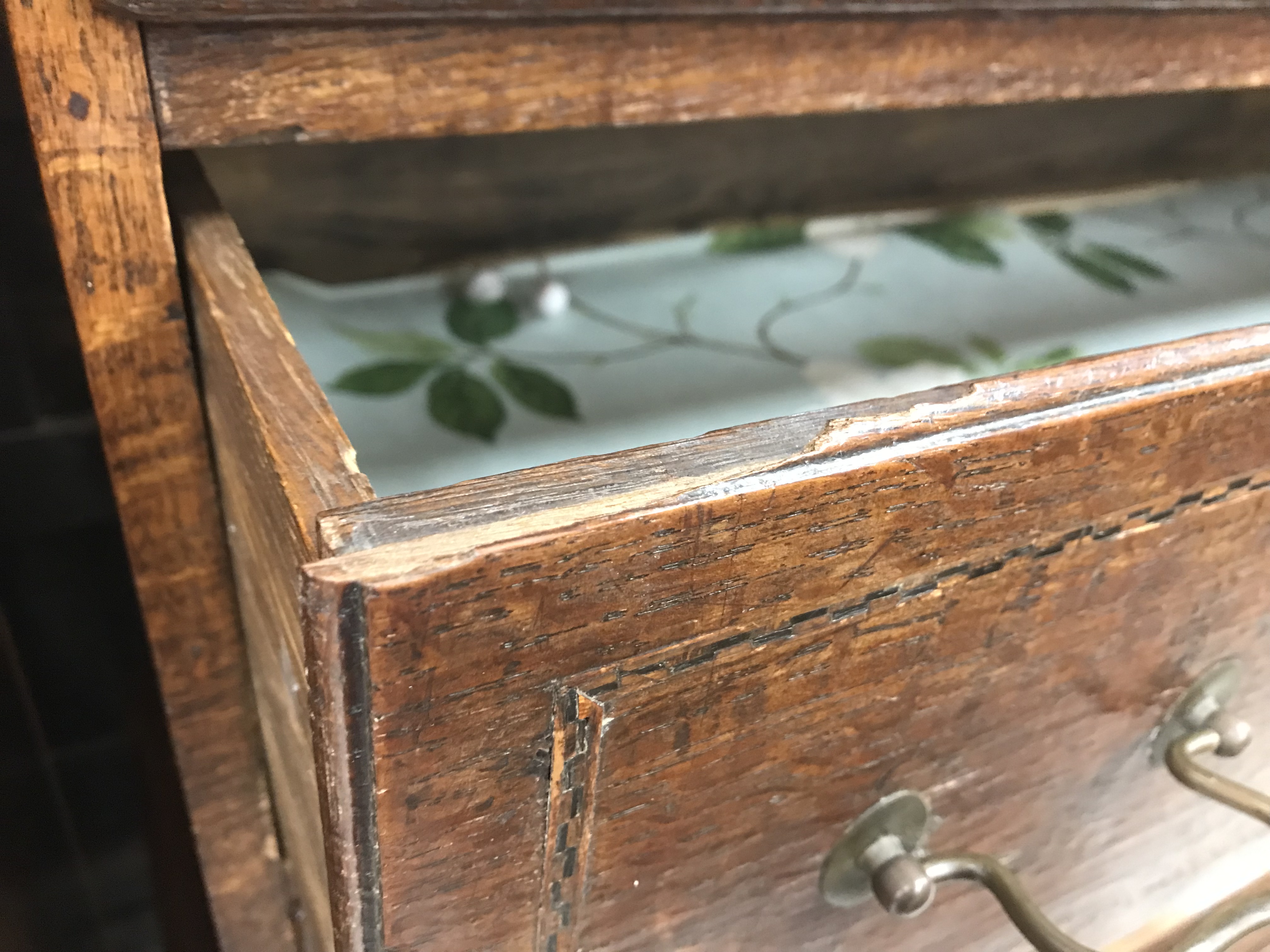 An early 19th Century oak chest on chest - Image 17 of 53