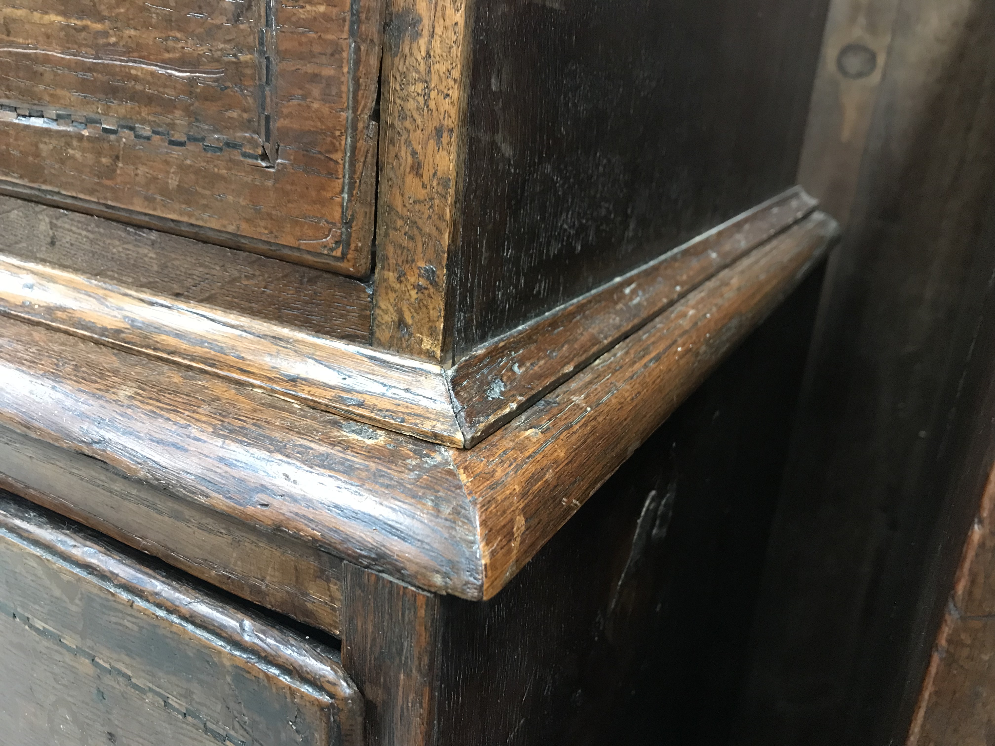 An early 19th Century oak chest on chest - Image 25 of 53