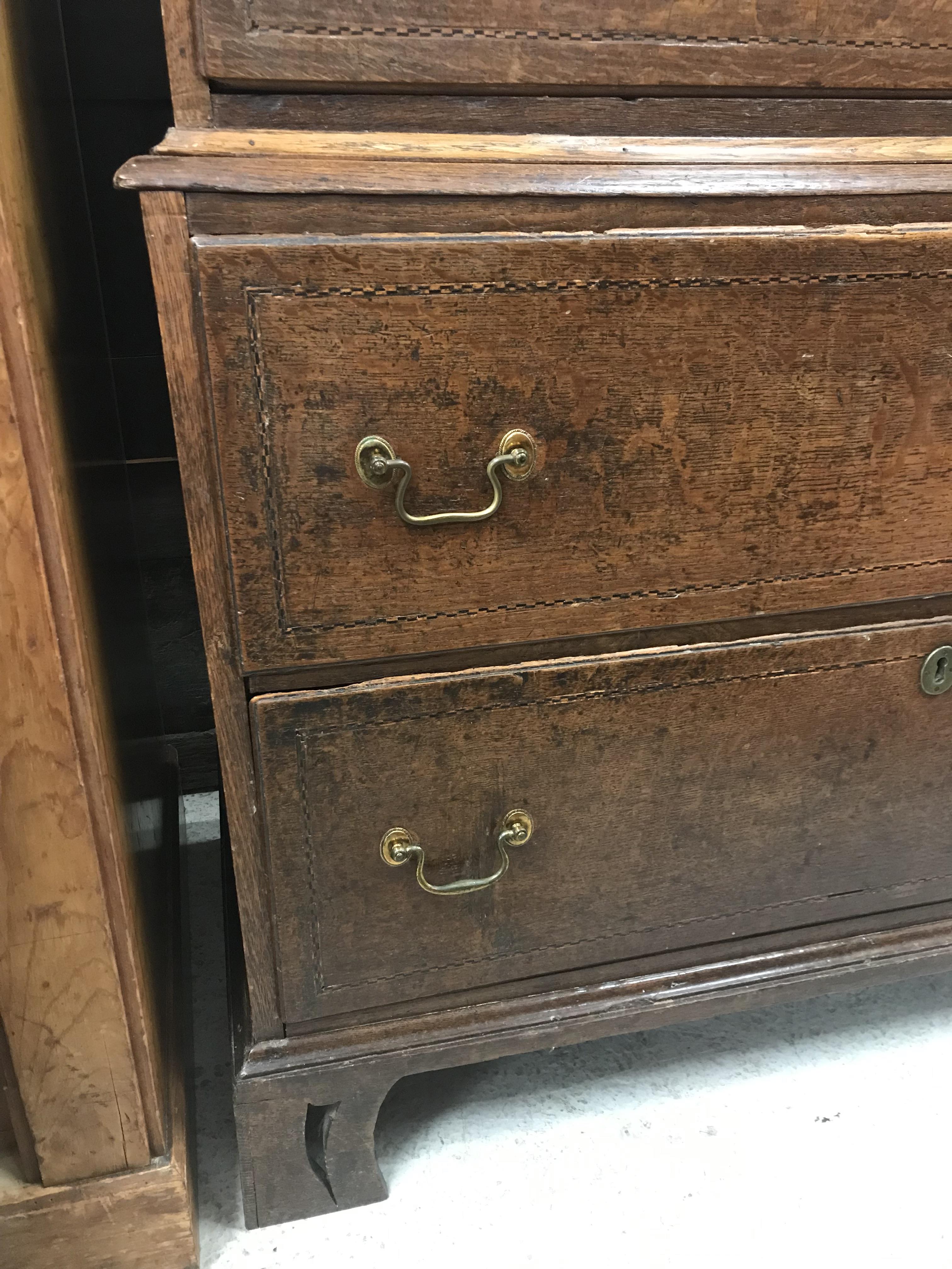 An early 19th Century oak chest on chest - Image 34 of 53