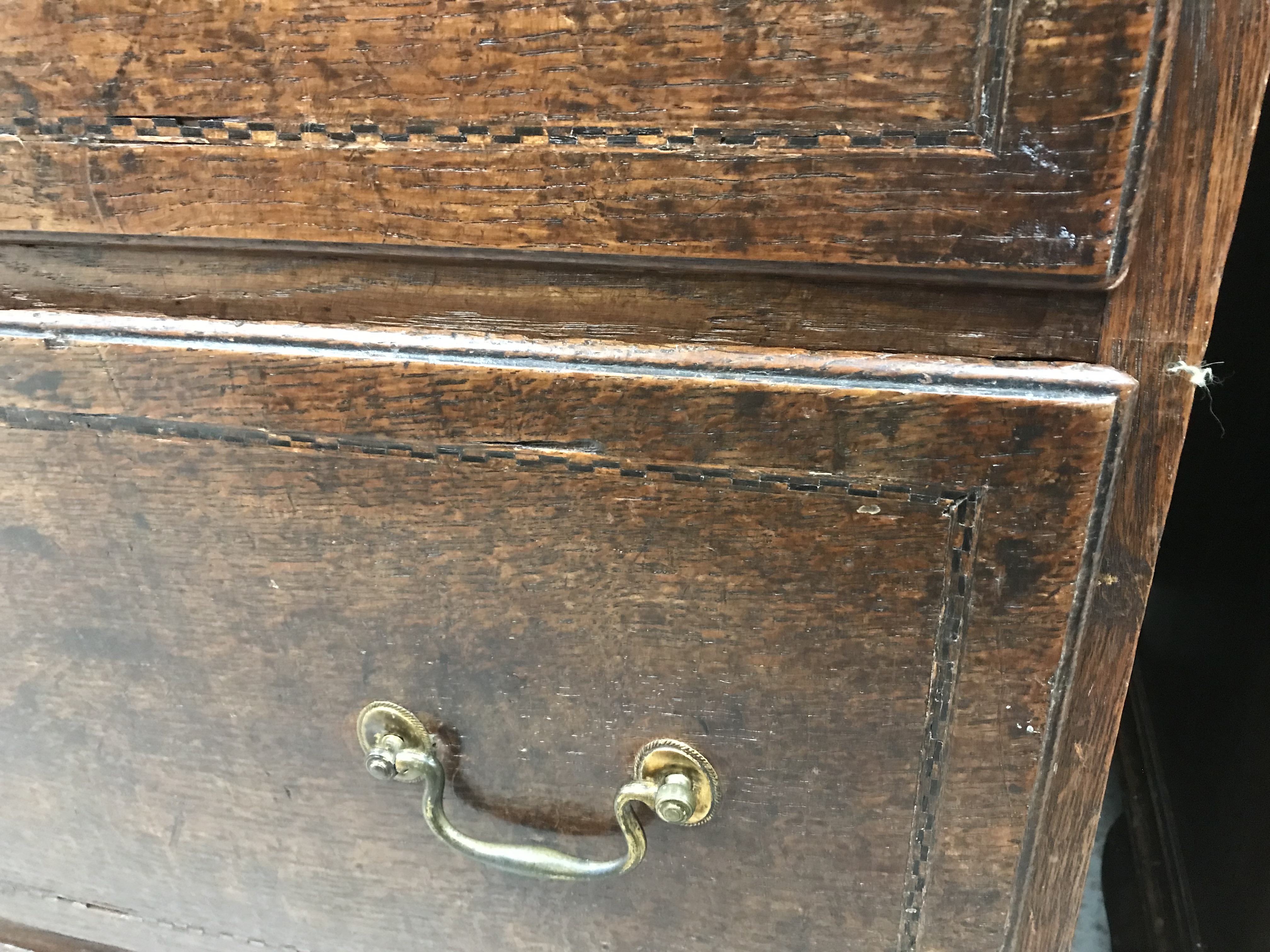 An early 19th Century oak chest on chest - Image 29 of 53