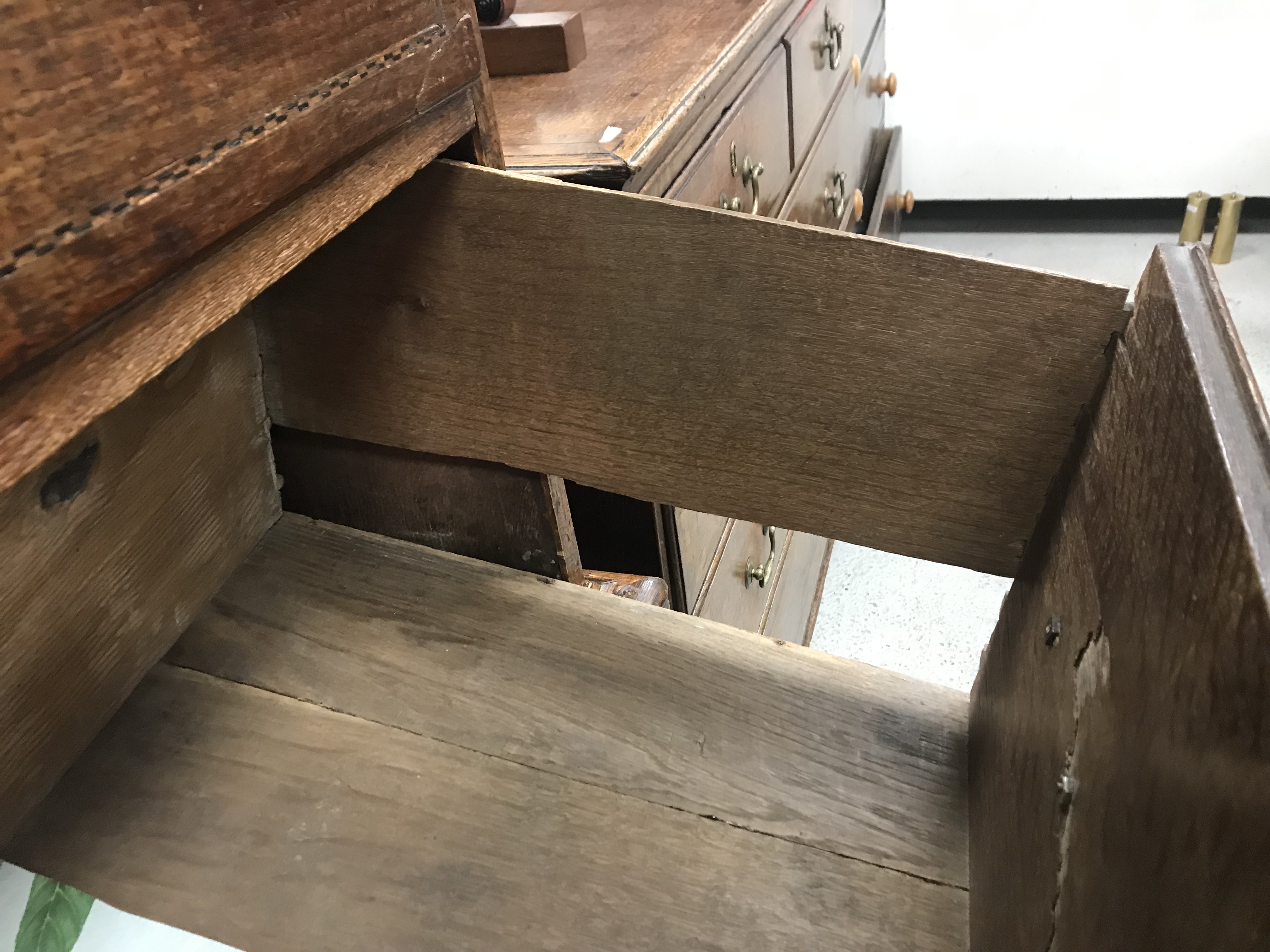 An early 19th Century oak chest on chest - Image 11 of 53