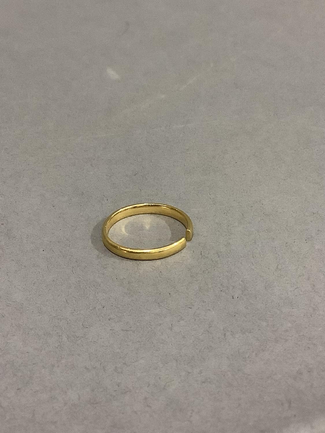A wedding ring in 22ct A/F, approximate weight 3g - Image 2 of 2