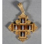 A VICTORIAN CLASSICAL REVIVAL PENDANT agate set in 18ct gold on a Jerusalem cross, the four square