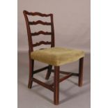 A LATE 18TH CENTURY MAHOGANY SINGLE CHAIR, having a wavy ladder back, upholstered seat and on square