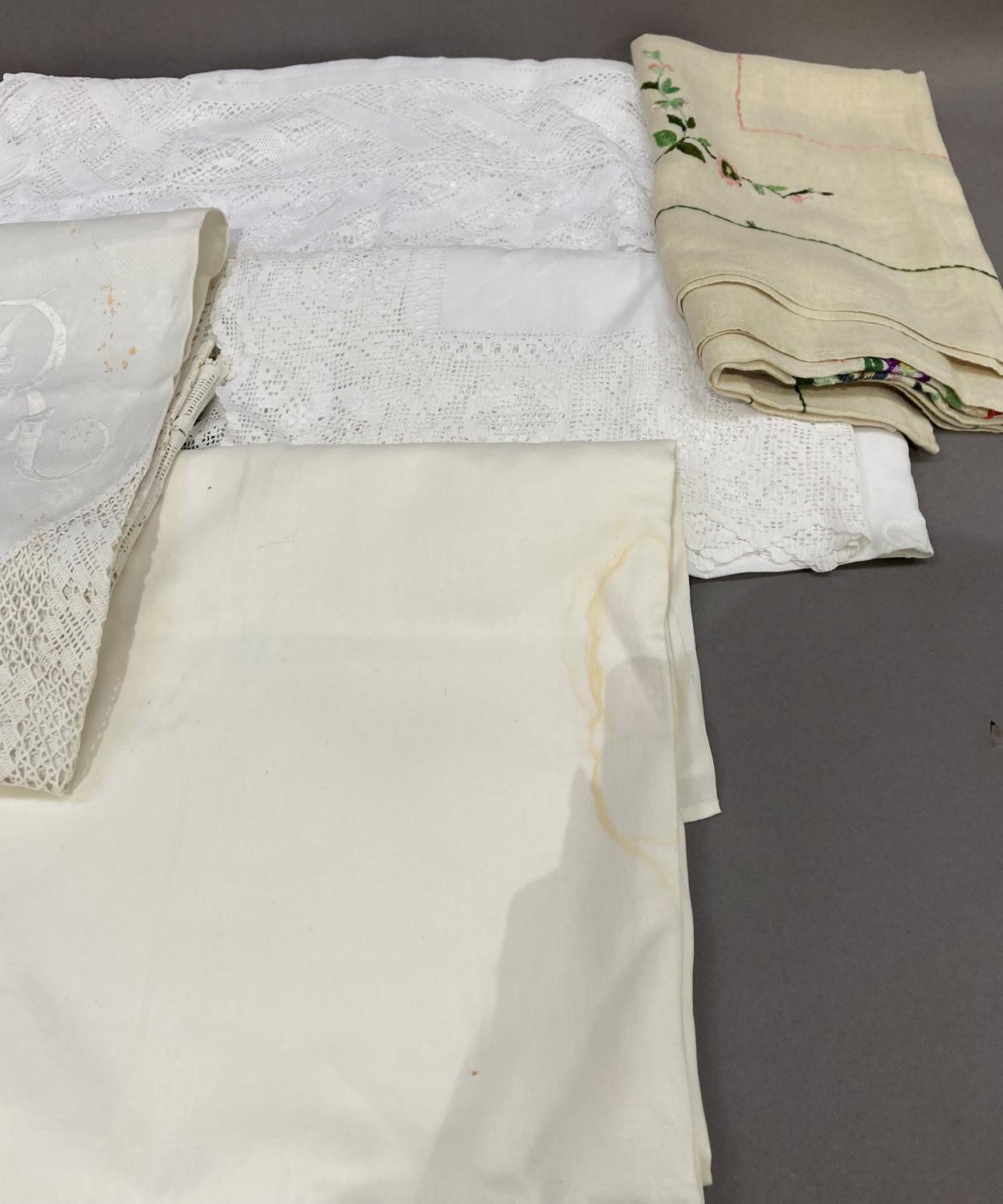 A small quantity of table linens - Image 2 of 3