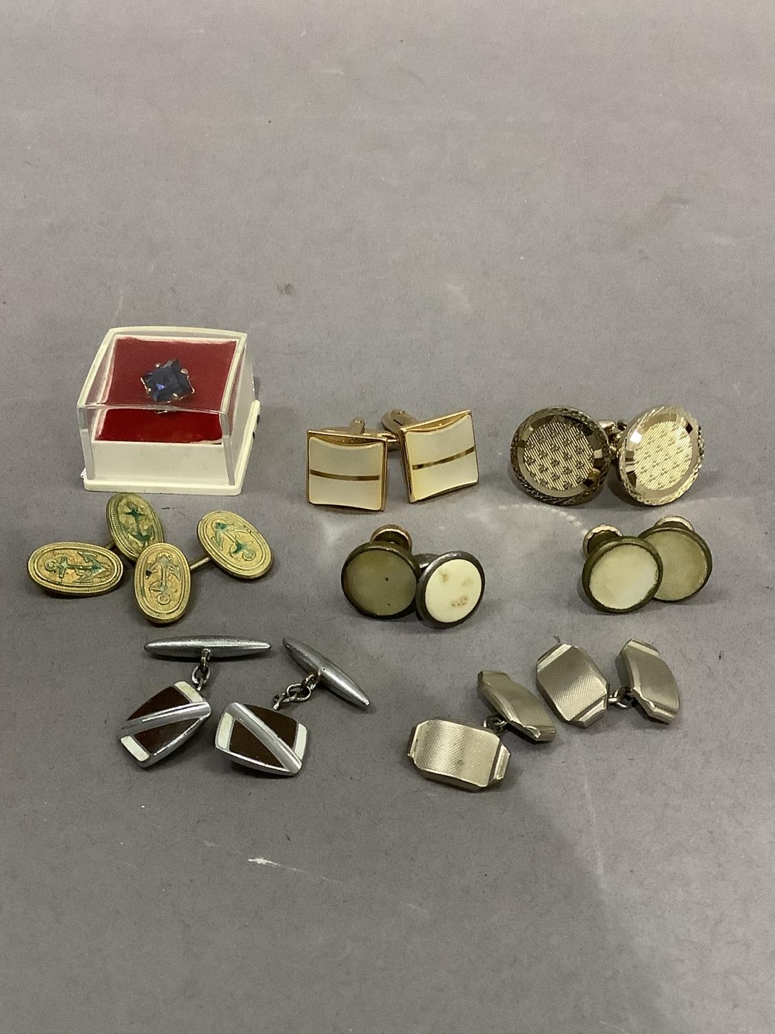 A collection of mid to late 20th century cufflinks and collar and tie tacks - Image 2 of 5