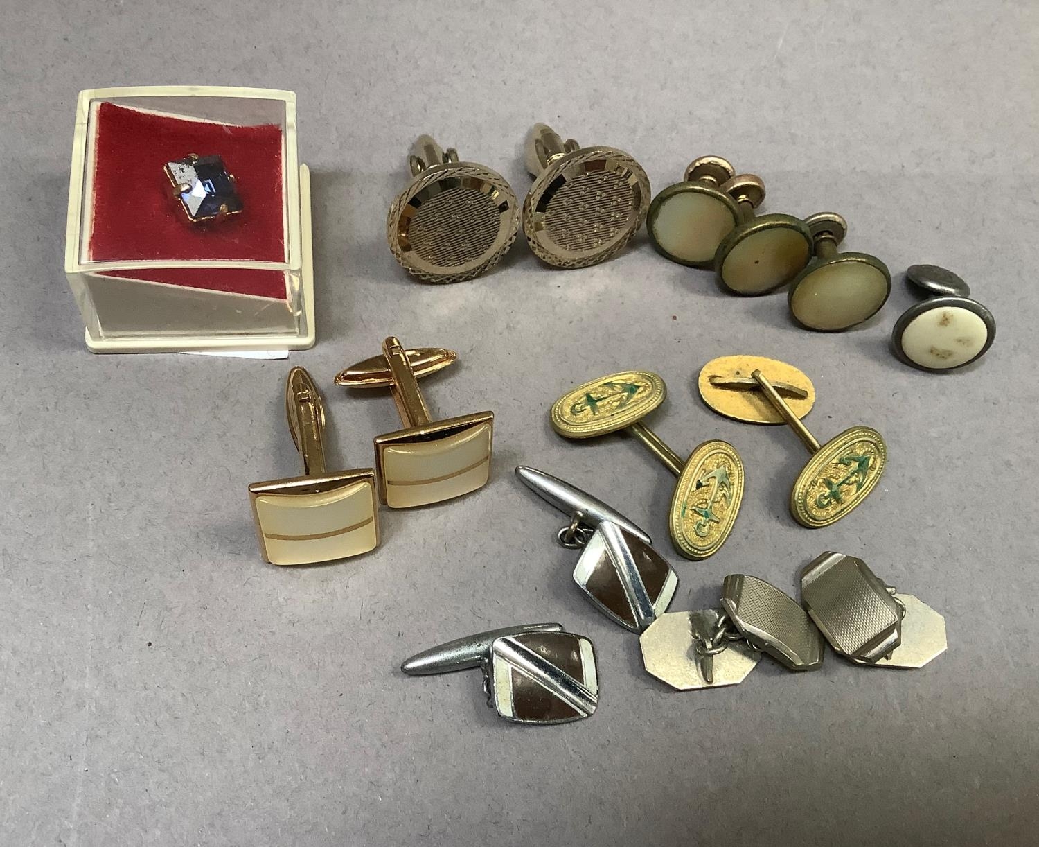 A collection of mid to late 20th century cufflinks and collar and tie tacks - Image 4 of 5