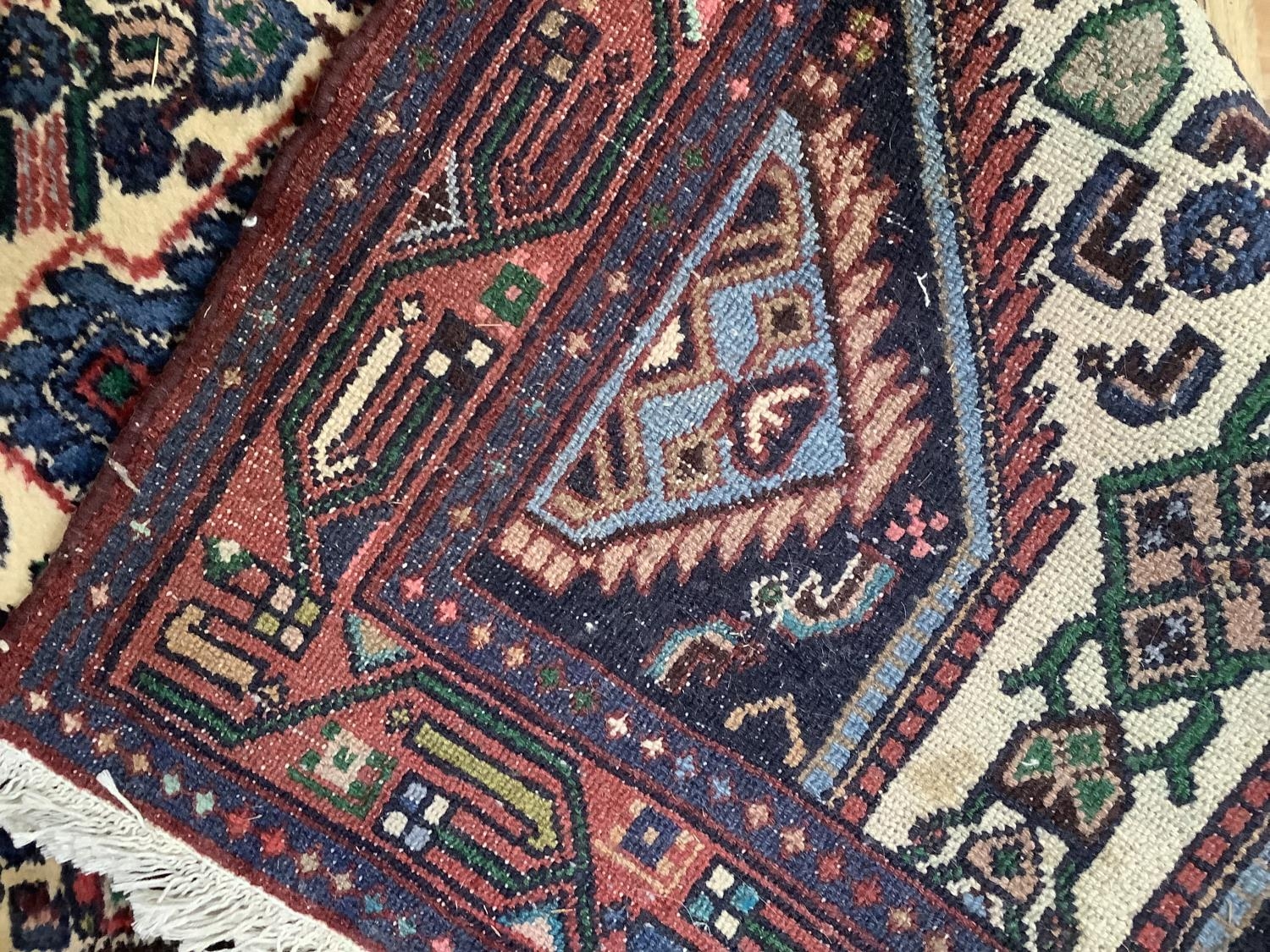 A modern Middle Eastern rug, the ivory field with three diamond shaped medallions amongst - Image 3 of 3
