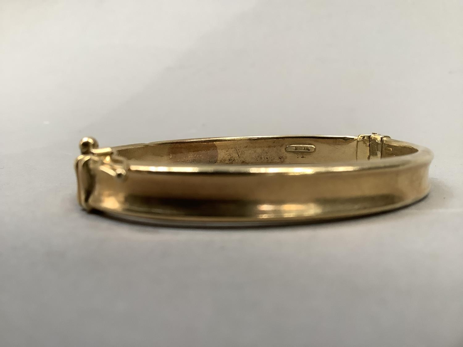 A stiff hinged bangle, concave hollow tube in yellow metal (tests as 9ct gold), approximate weight - Image 3 of 3