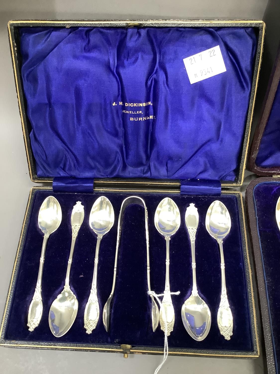 An Elkington & Co set of four silver gilt fruit spoons and a sugar sifting spoon, no assay mark, - Bild 2 aus 2