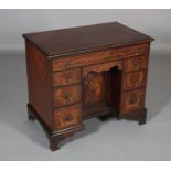 AN 18TH CENTURY STYLE MAHOGANY KNEEHOLE DESK, crossbanded and inlaid in boxwood and penned with a