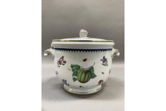 An Italian China ice pale and cover by Richard Ginori, the two handled bowl and cover with a bud - Image 1 of 4