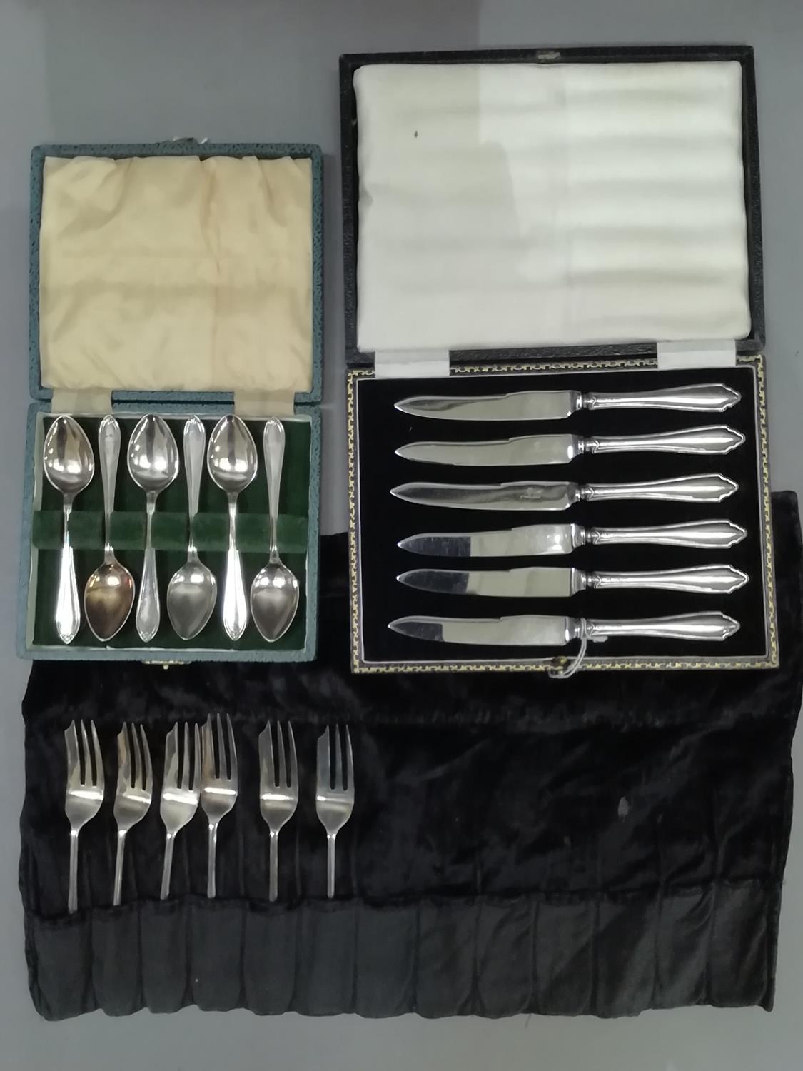 A set of six George VI silver cake forks, Sheffield 1932, approximately 4.5oz total weight, together