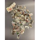 Cigarette cards: miscellaneous quantity of loose cards