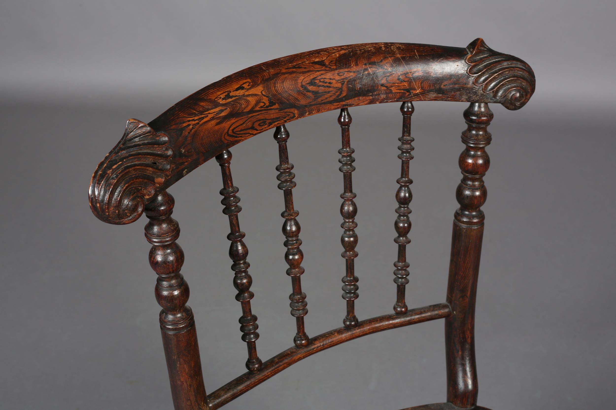 AN EARLY VICTORIAN FAUX ROSEWOOD SINGLE CHAIR, the bar back with carved fluted ears above slender - Bild 3 aus 5