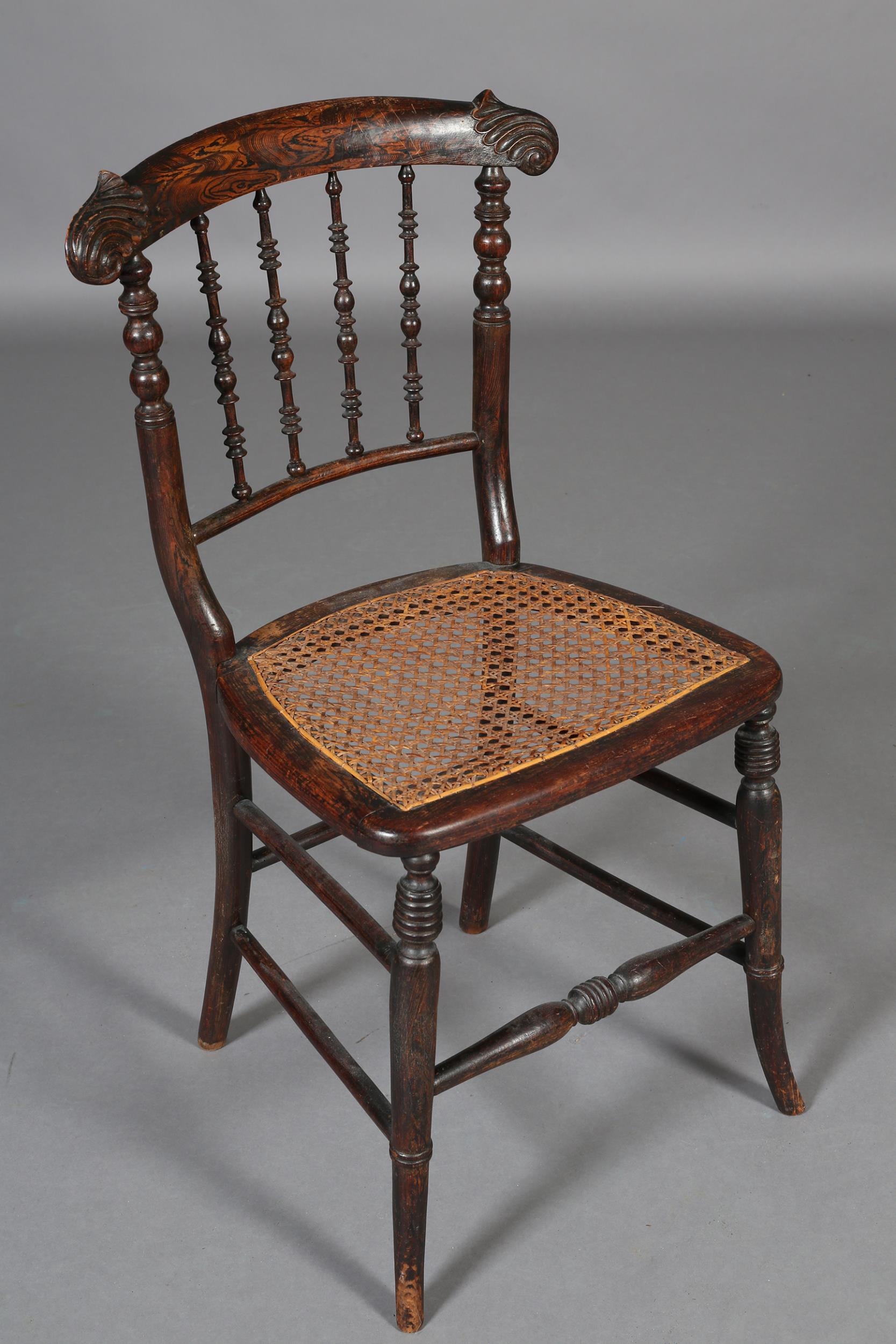 AN EARLY VICTORIAN FAUX ROSEWOOD SINGLE CHAIR, the bar back with carved fluted ears above slender